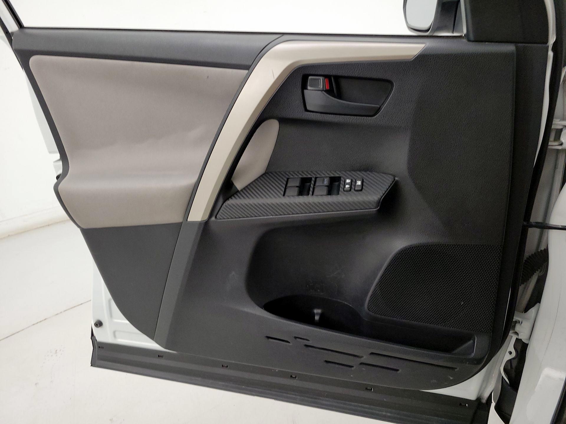 Thumbnail: 2014 Toyota RAV4 - 12