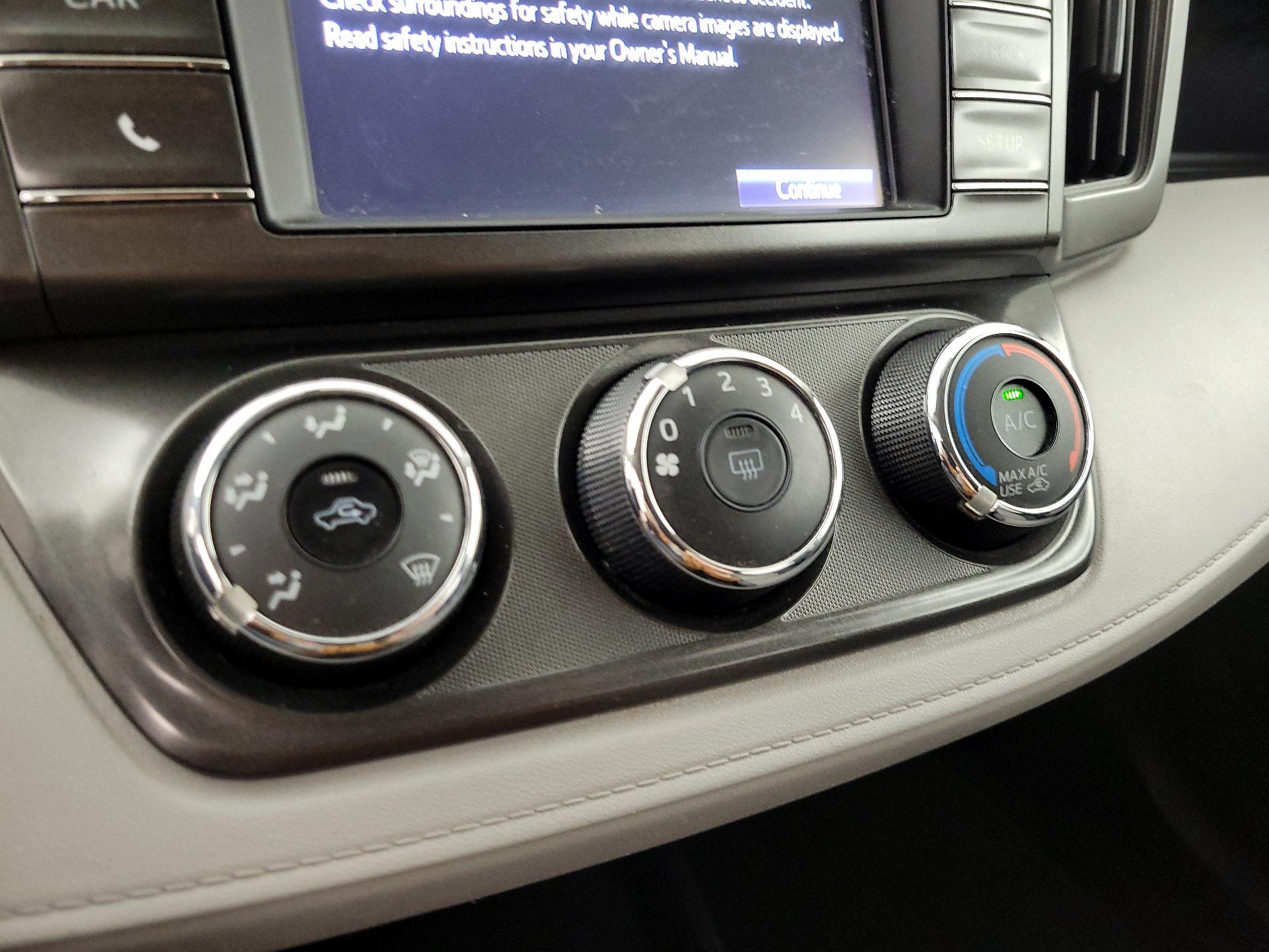 Thumbnail: 2014 Toyota RAV4 - 16