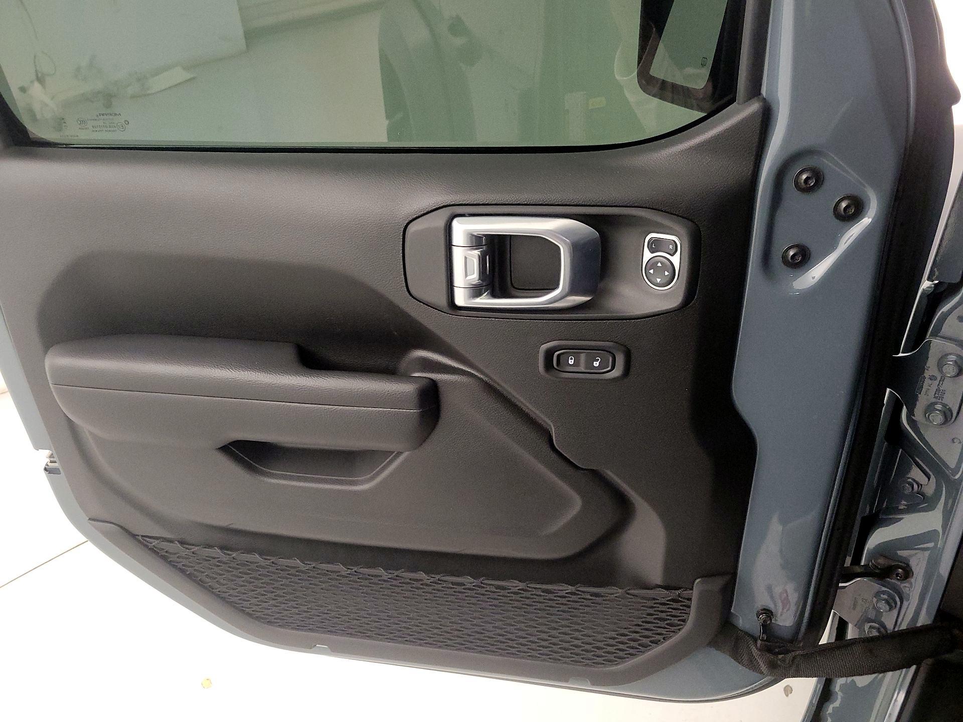 Thumbnail: 2025 Jeep Wrangler - 12