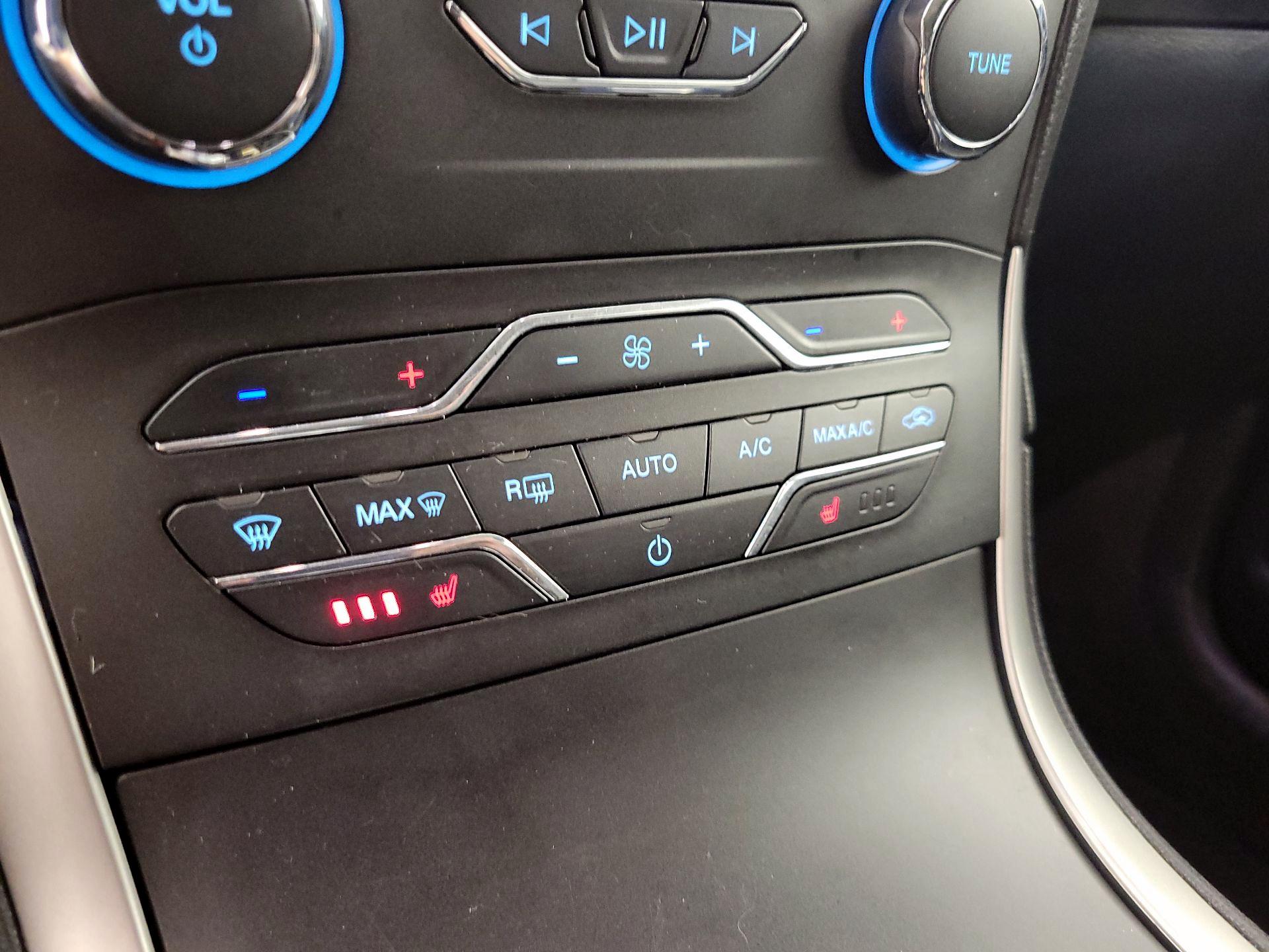 Thumbnail: 2020 Ford Edge - 16