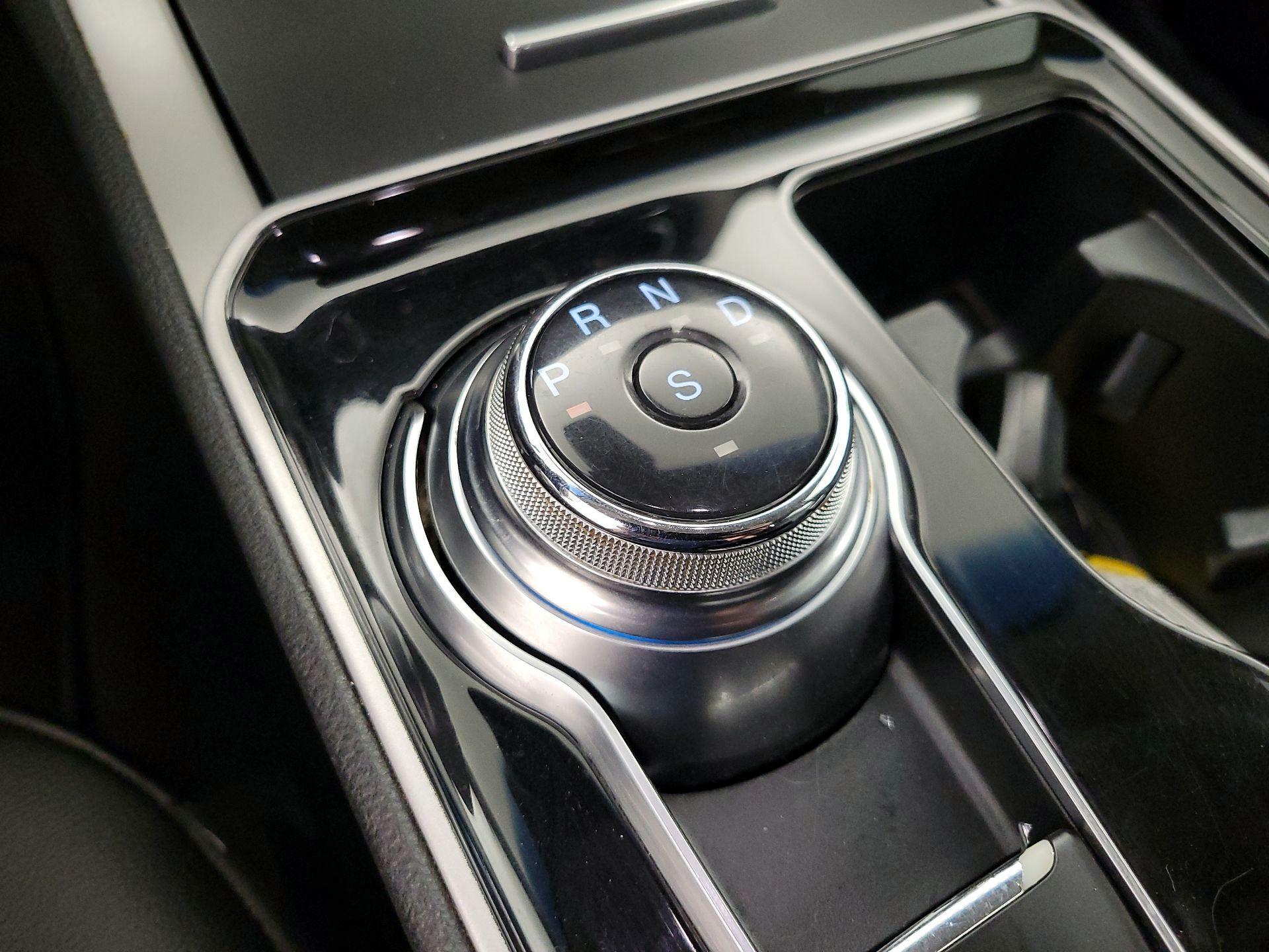 Thumbnail: 2020 Ford Edge - 17