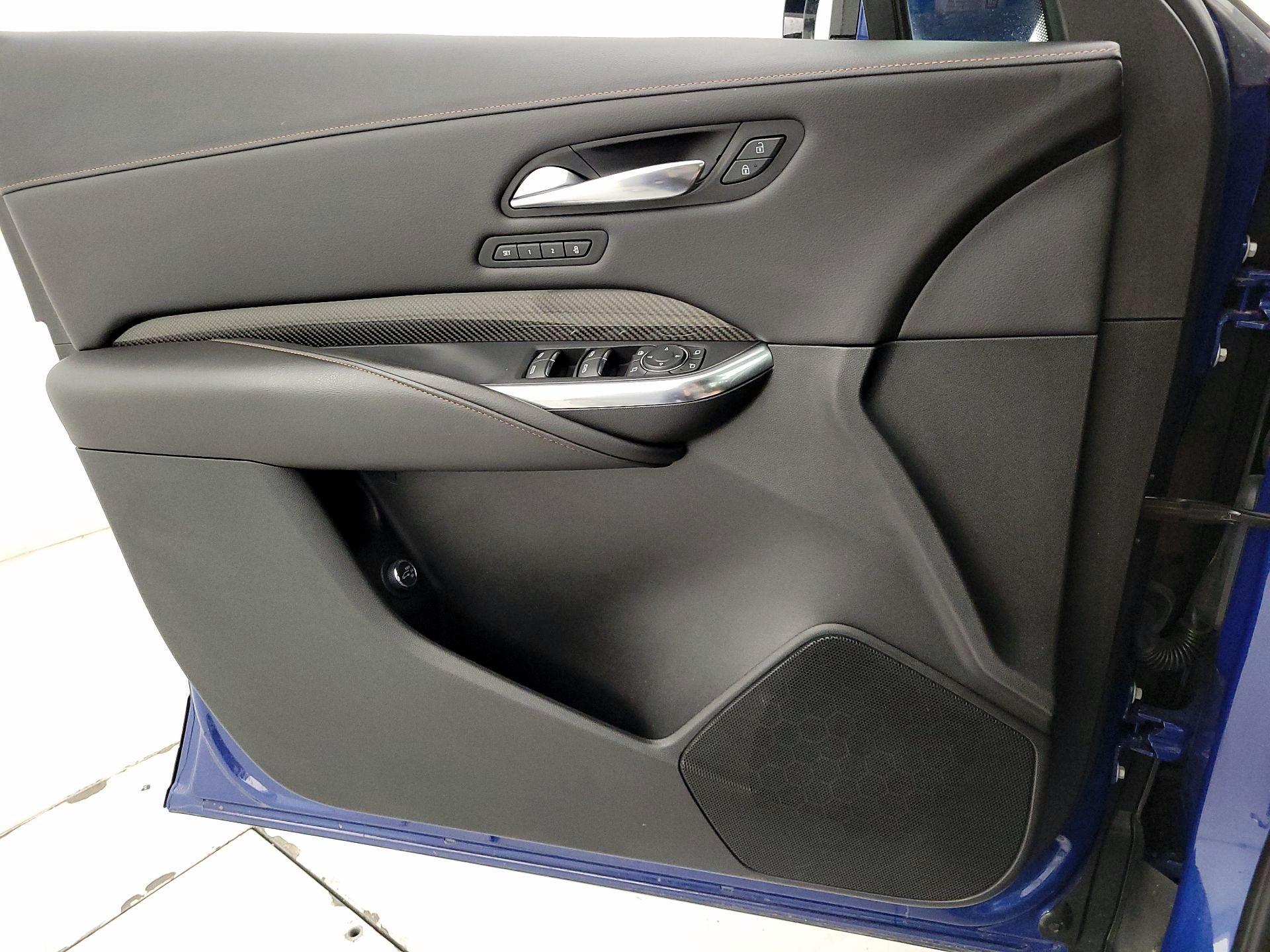 Thumbnail: 2021 Cadillac XT4 - 12