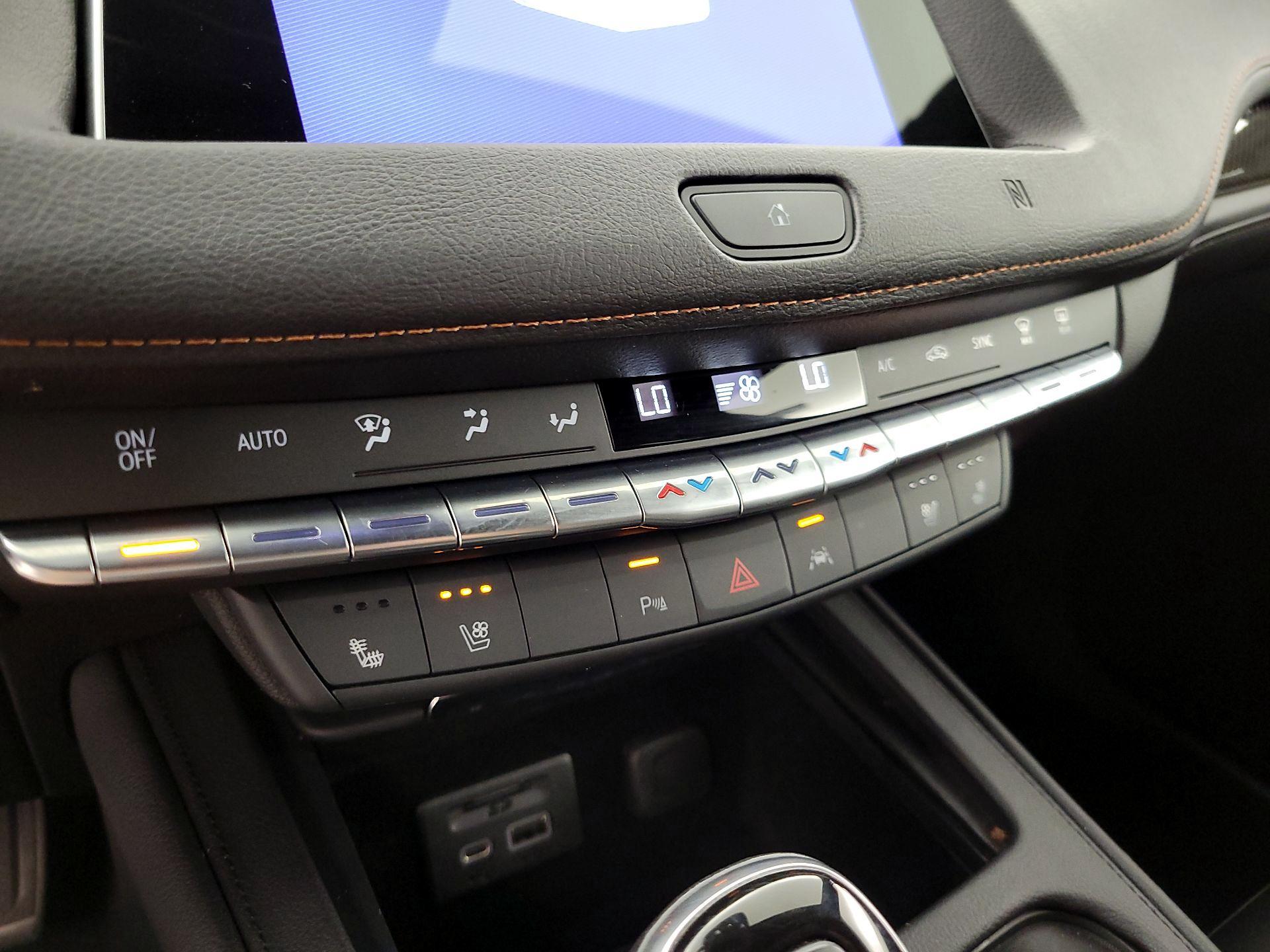 Thumbnail: 2021 Cadillac XT4 - 16