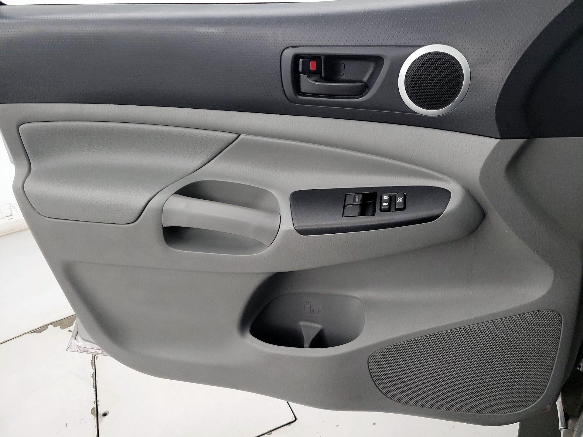 Thumbnail: 2015 Toyota Tacoma - 12