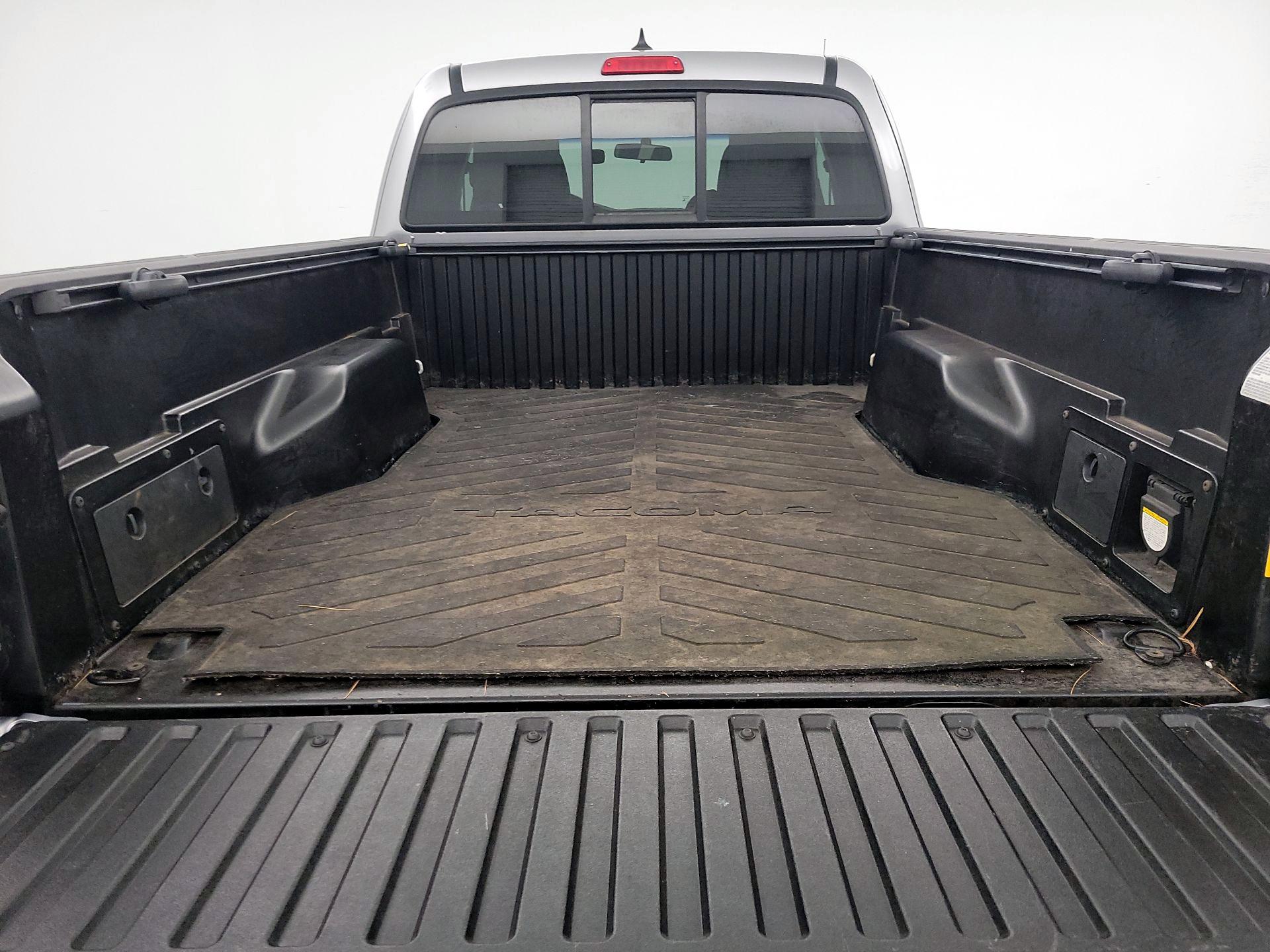 Thumbnail: 2015 Toyota Tacoma - 20