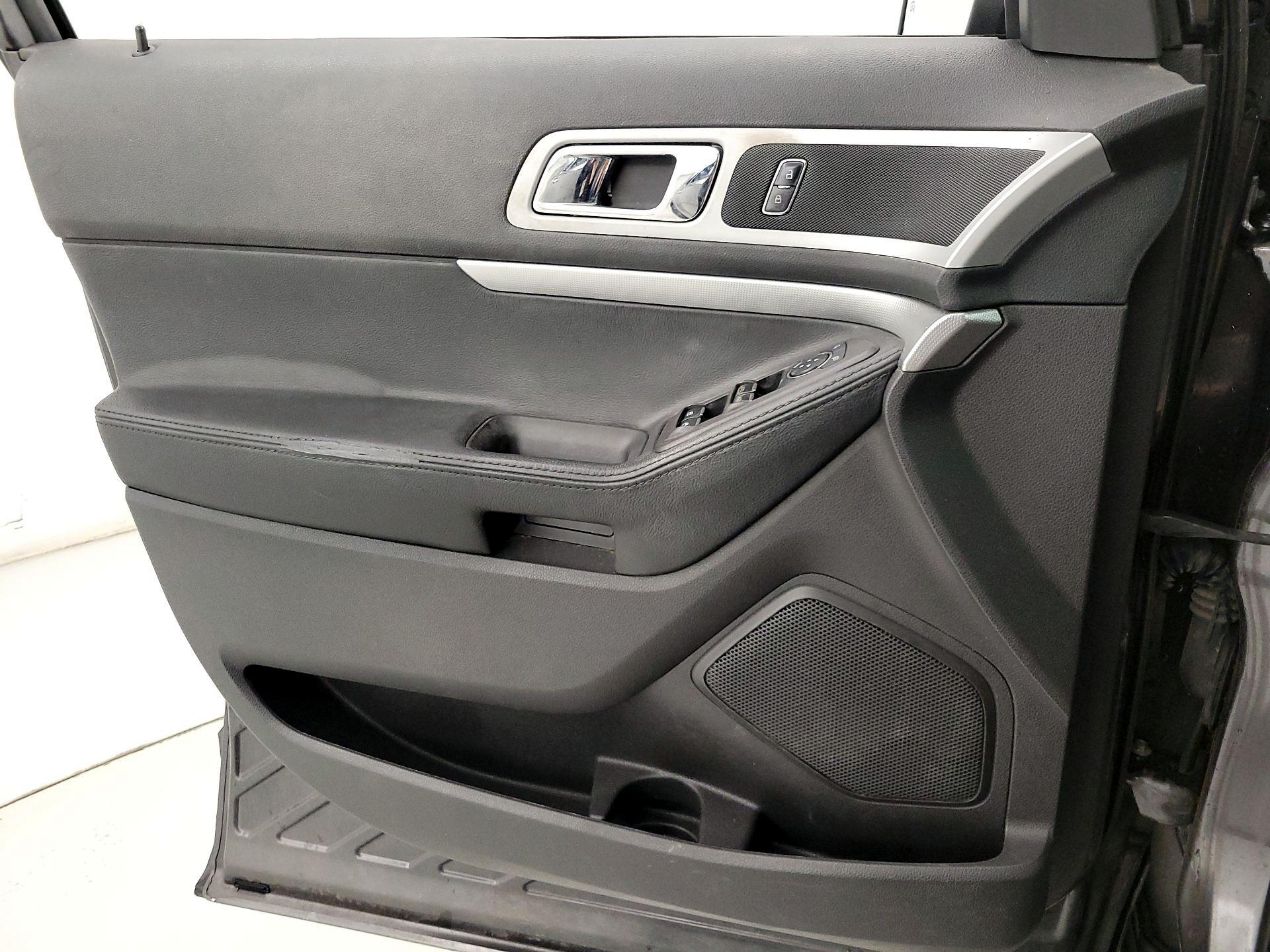 Thumbnail: 2015 Ford Explorer - 12