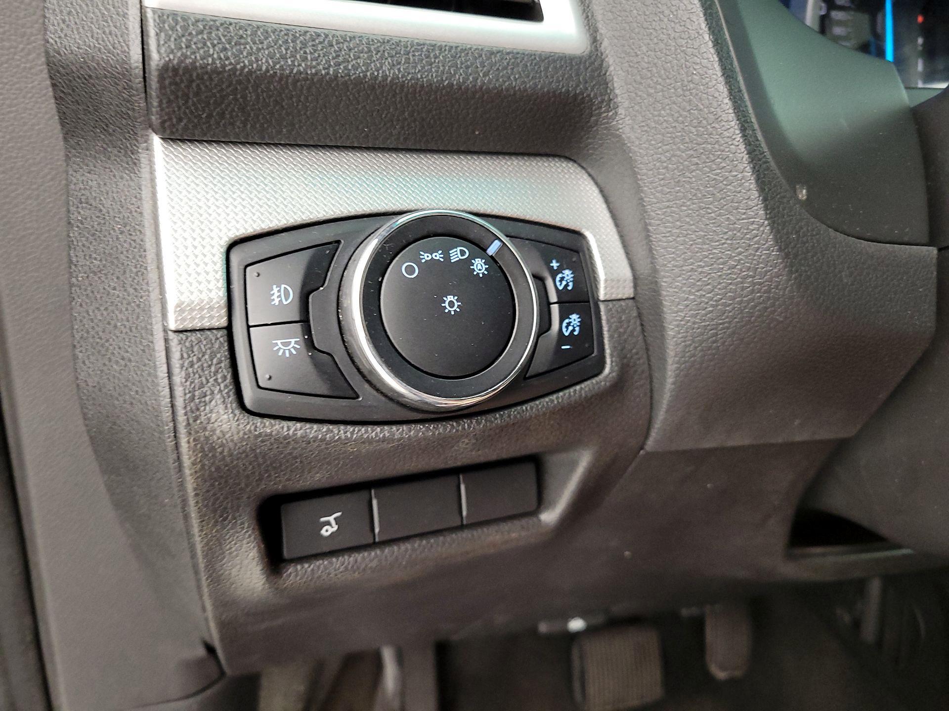 Thumbnail: 2015 Ford Explorer - 13