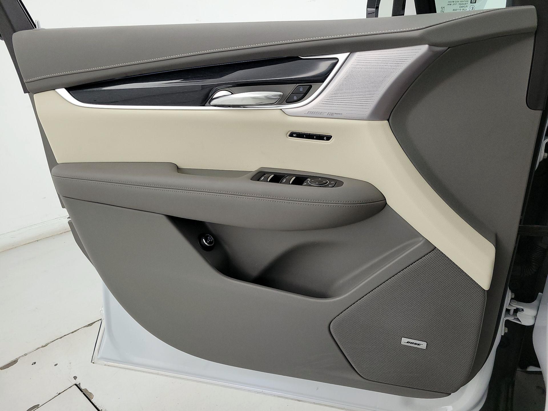 Thumbnail: 2024 Cadillac XT6 - 12