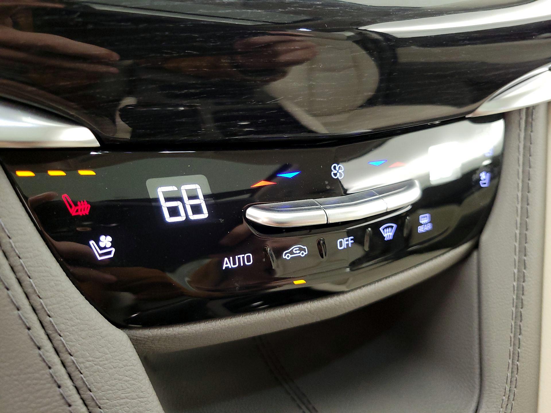 Thumbnail: 2024 Cadillac XT6 - 17
