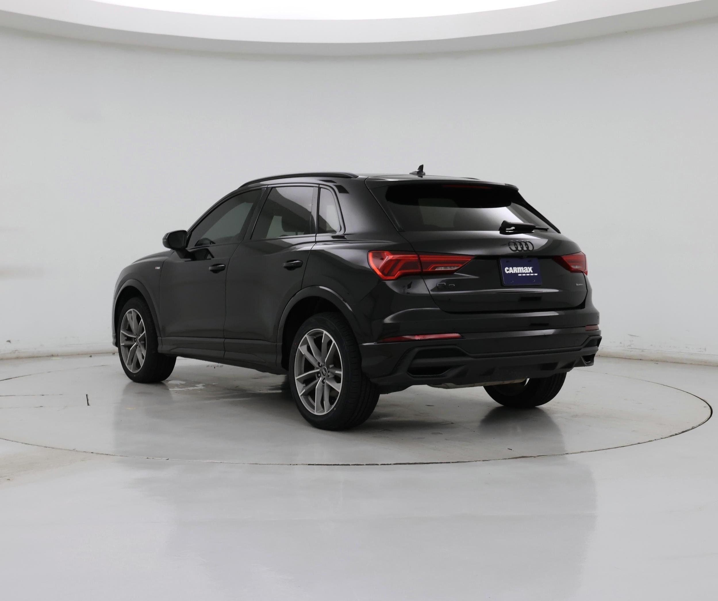 Thumbnail: 2023 Audi Q3 - 2