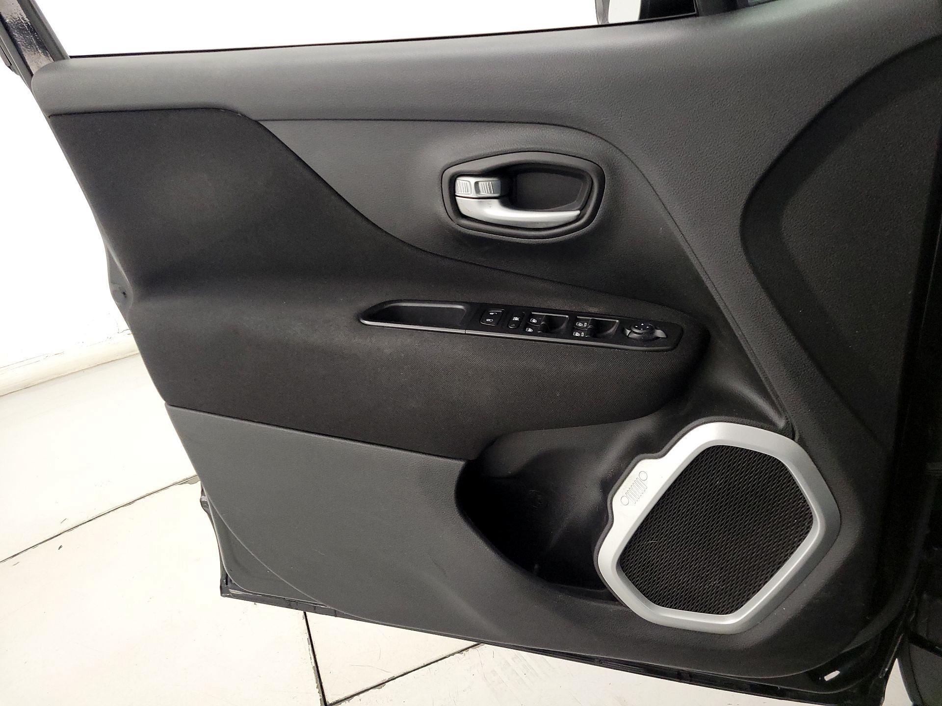 Thumbnail: 2020 Jeep Renegade - 12