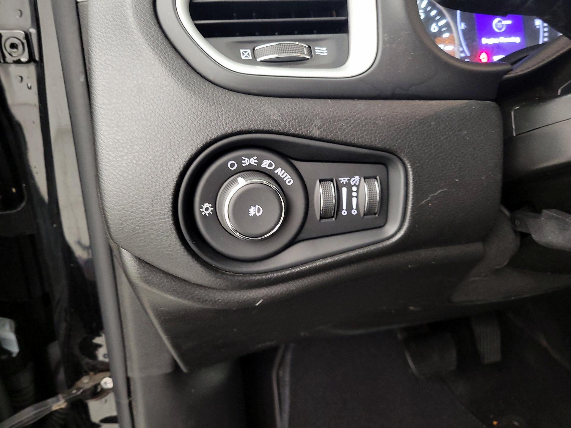 Thumbnail: 2020 Jeep Renegade - 13