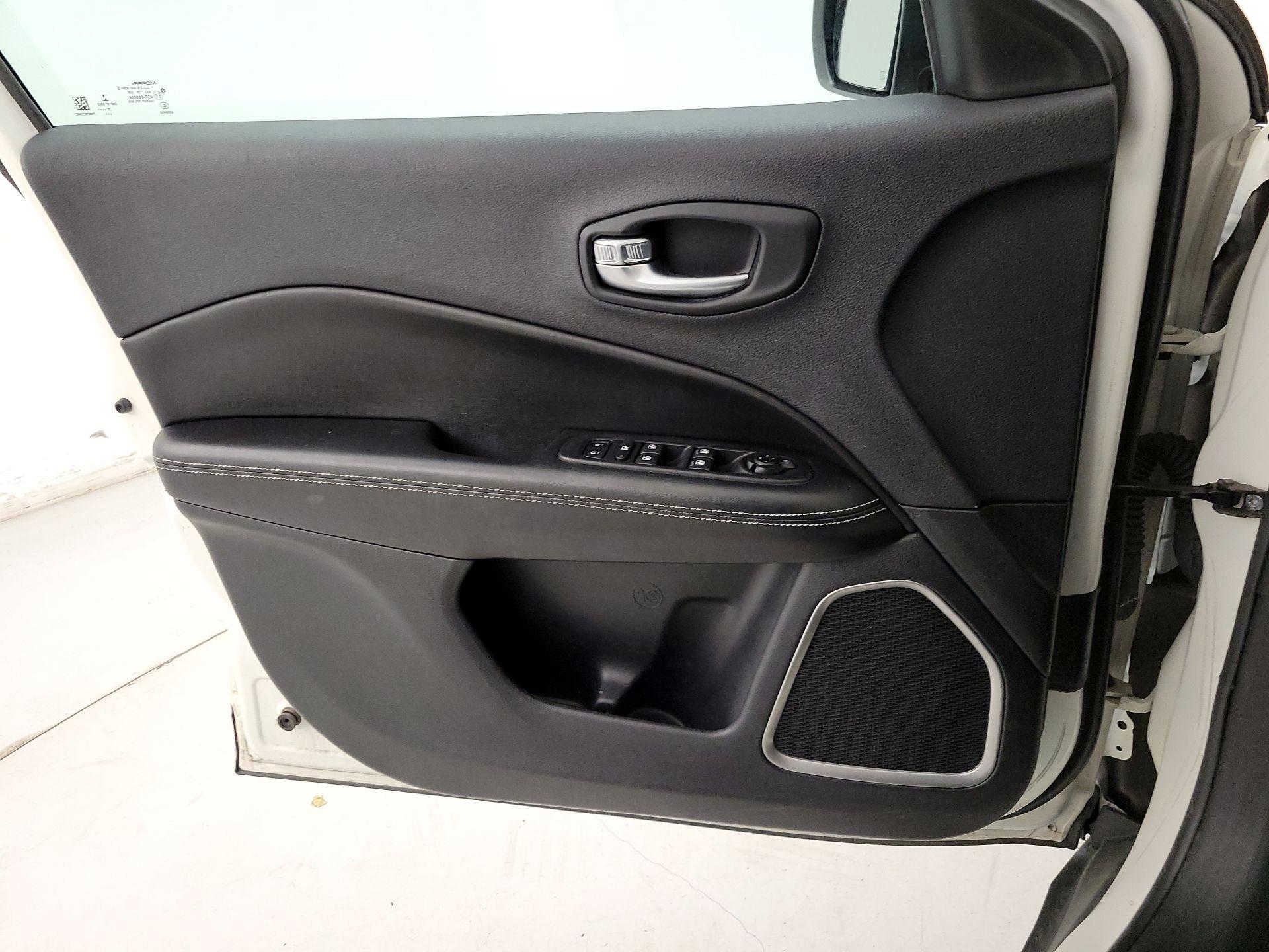 Thumbnail: 2021 Jeep Compass - 12