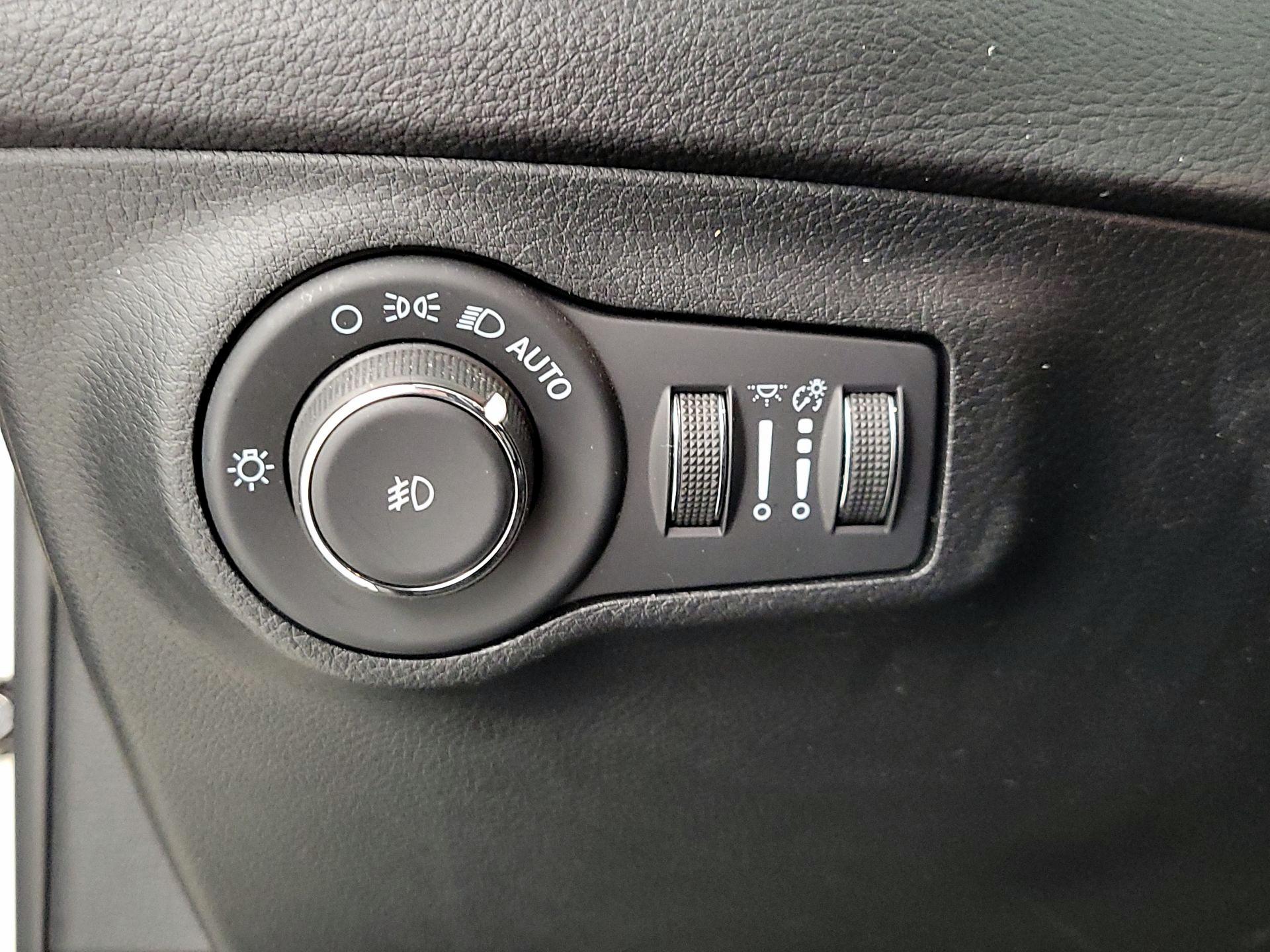 Thumbnail: 2021 Jeep Compass - 13