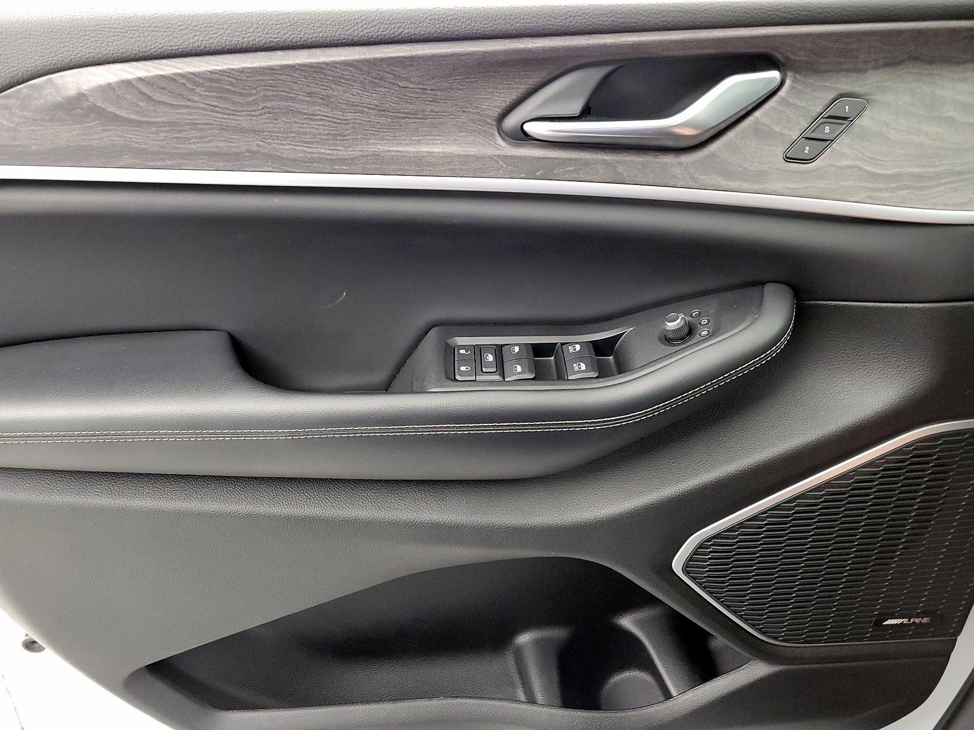 Thumbnail: 2022 Jeep Grand Cherokee - 12