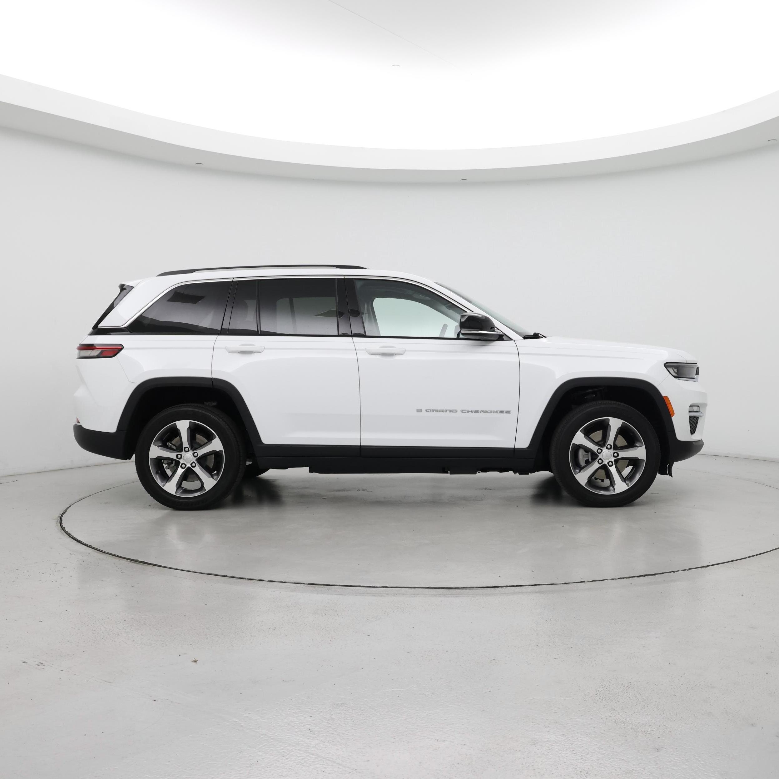Thumbnail: 2022 Jeep Grand Cherokee - 7