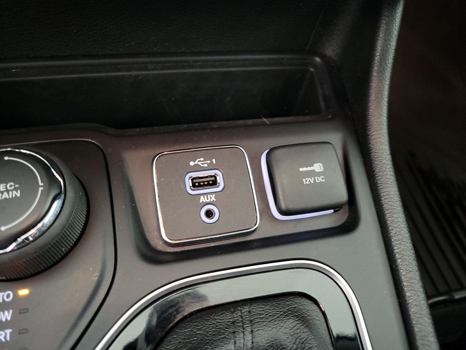Thumbnail: 2021 Jeep Cherokee - 18