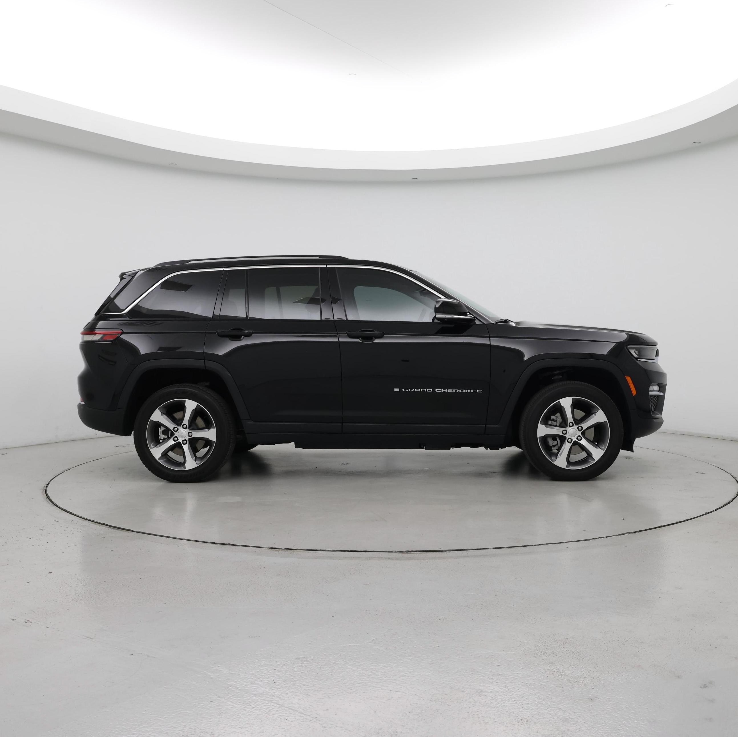 Thumbnail: 2023 Jeep Grand Cherokee - 7