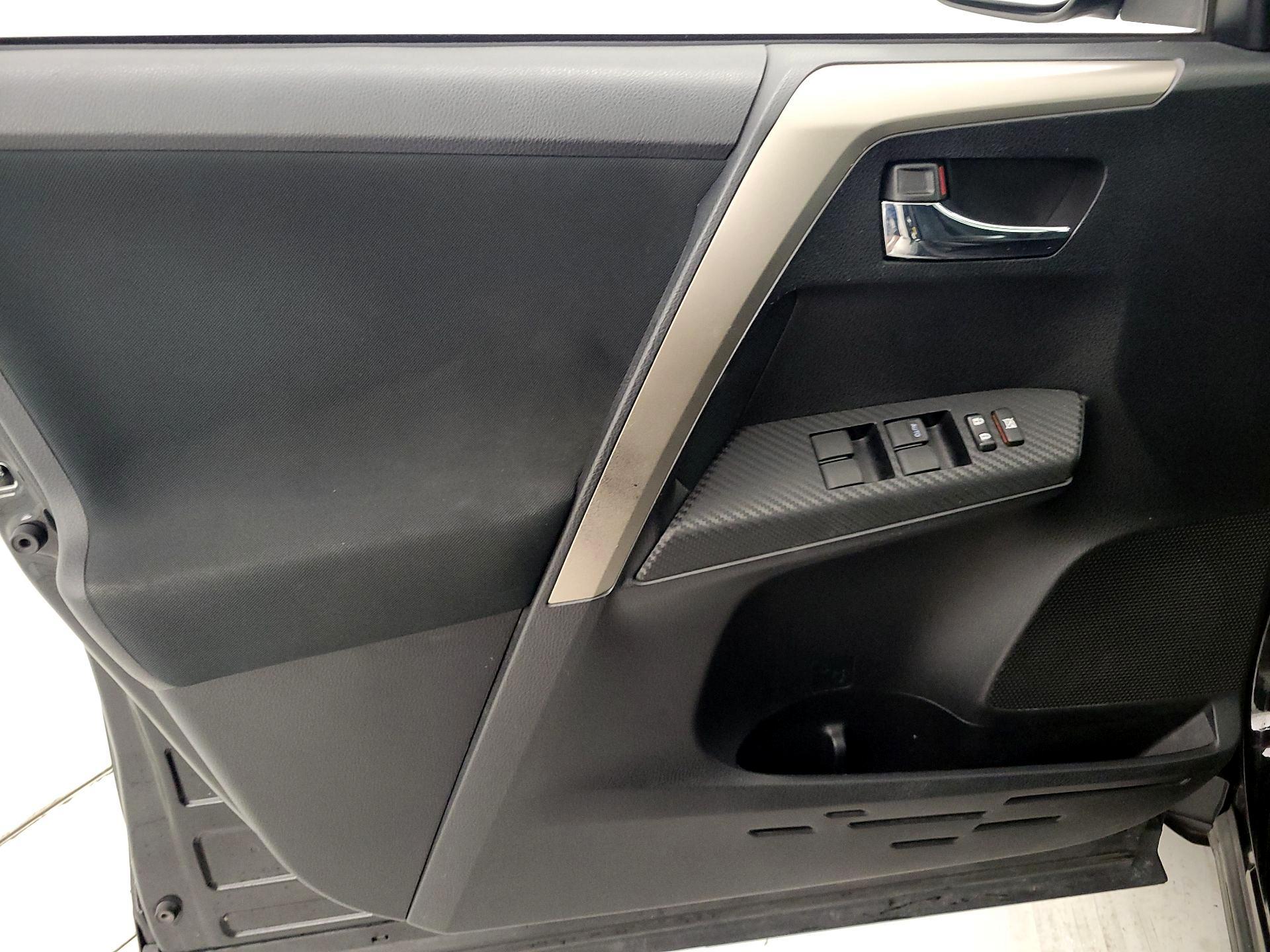 Thumbnail: 2014 Toyota RAV4 - 12
