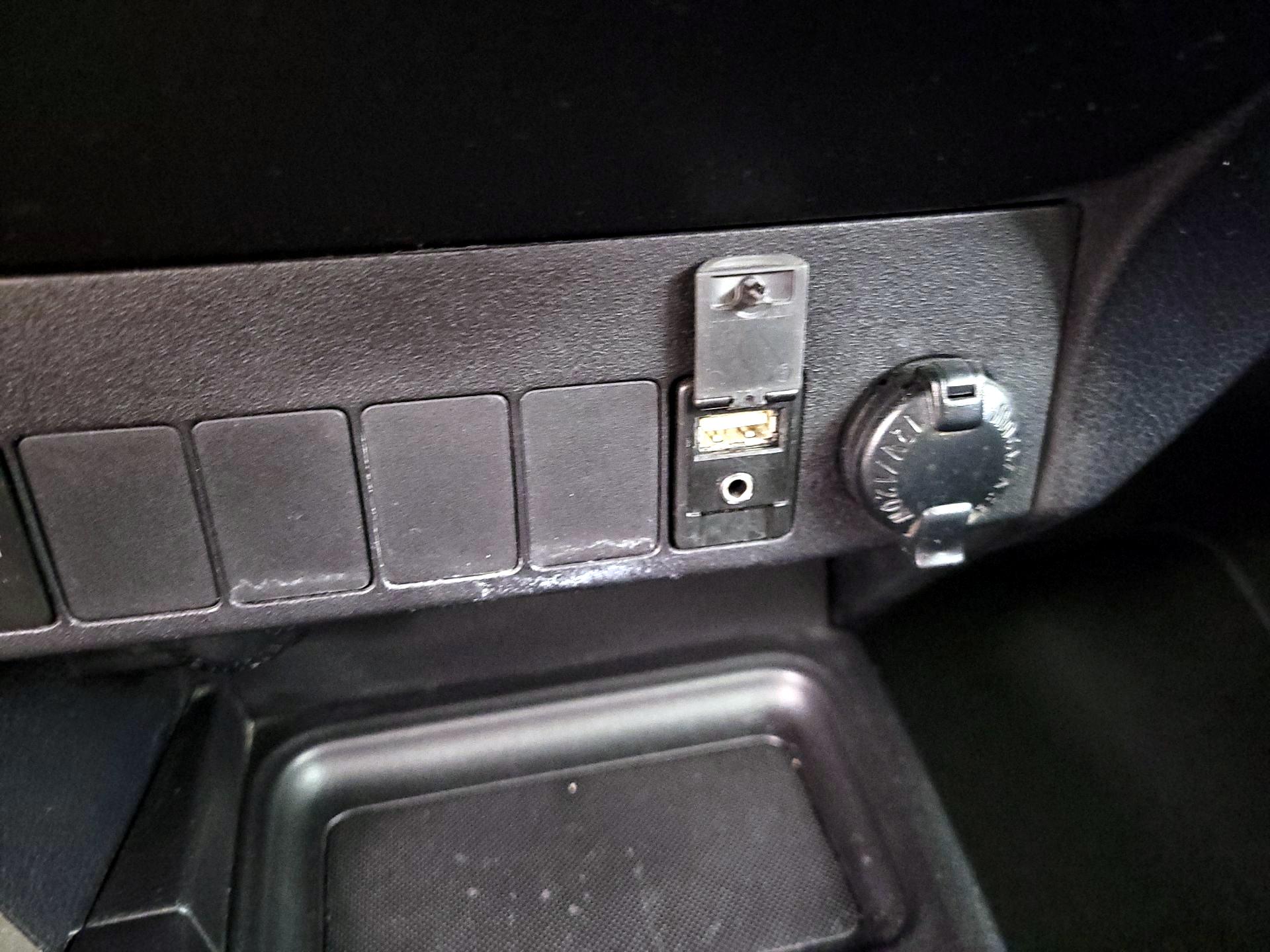 Thumbnail: 2014 Toyota RAV4 - 18
