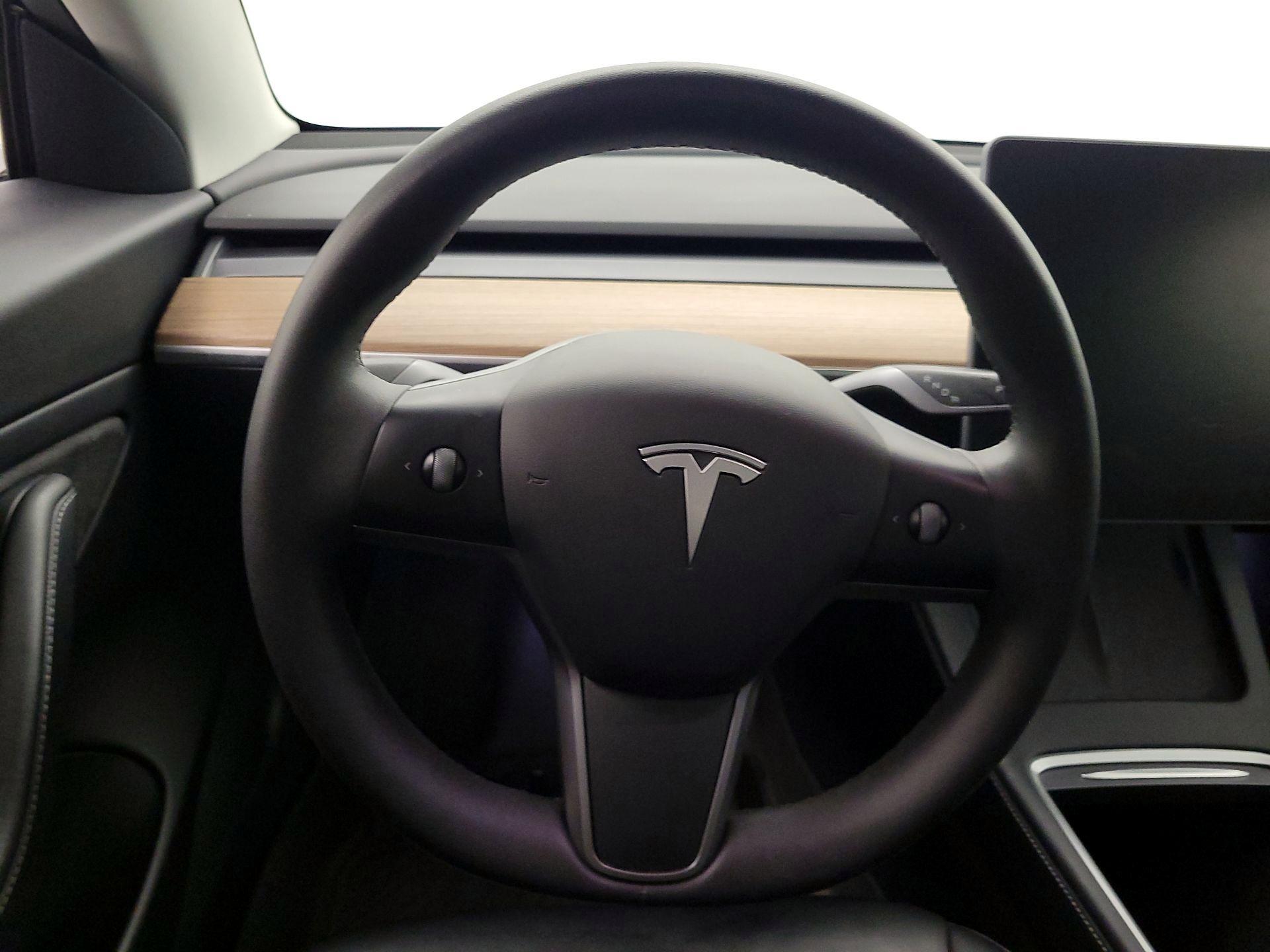 Thumbnail: 2021 Tesla Model 3 - 10