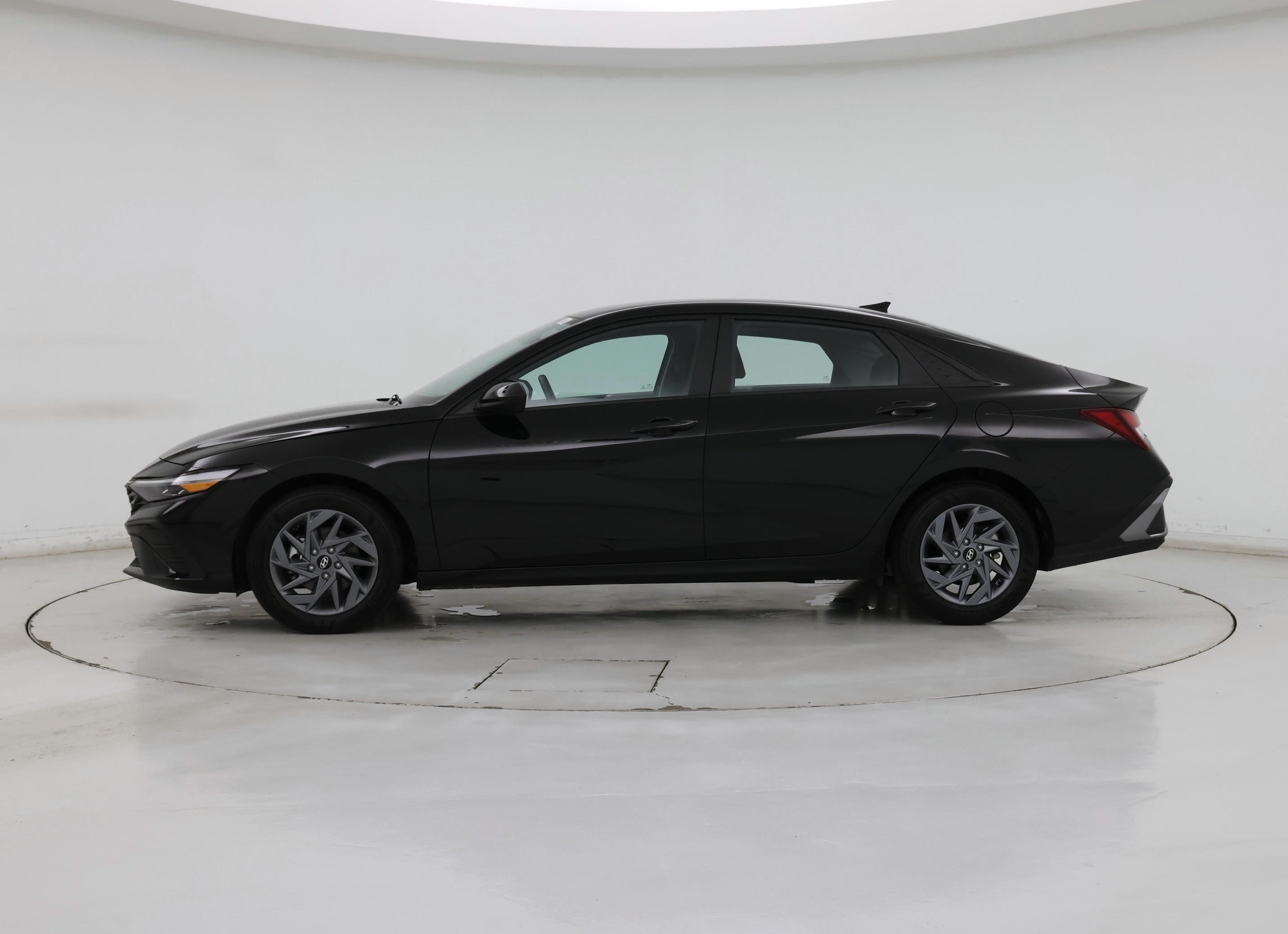 Thumbnail: 2024 Hyundai Elantra - 3