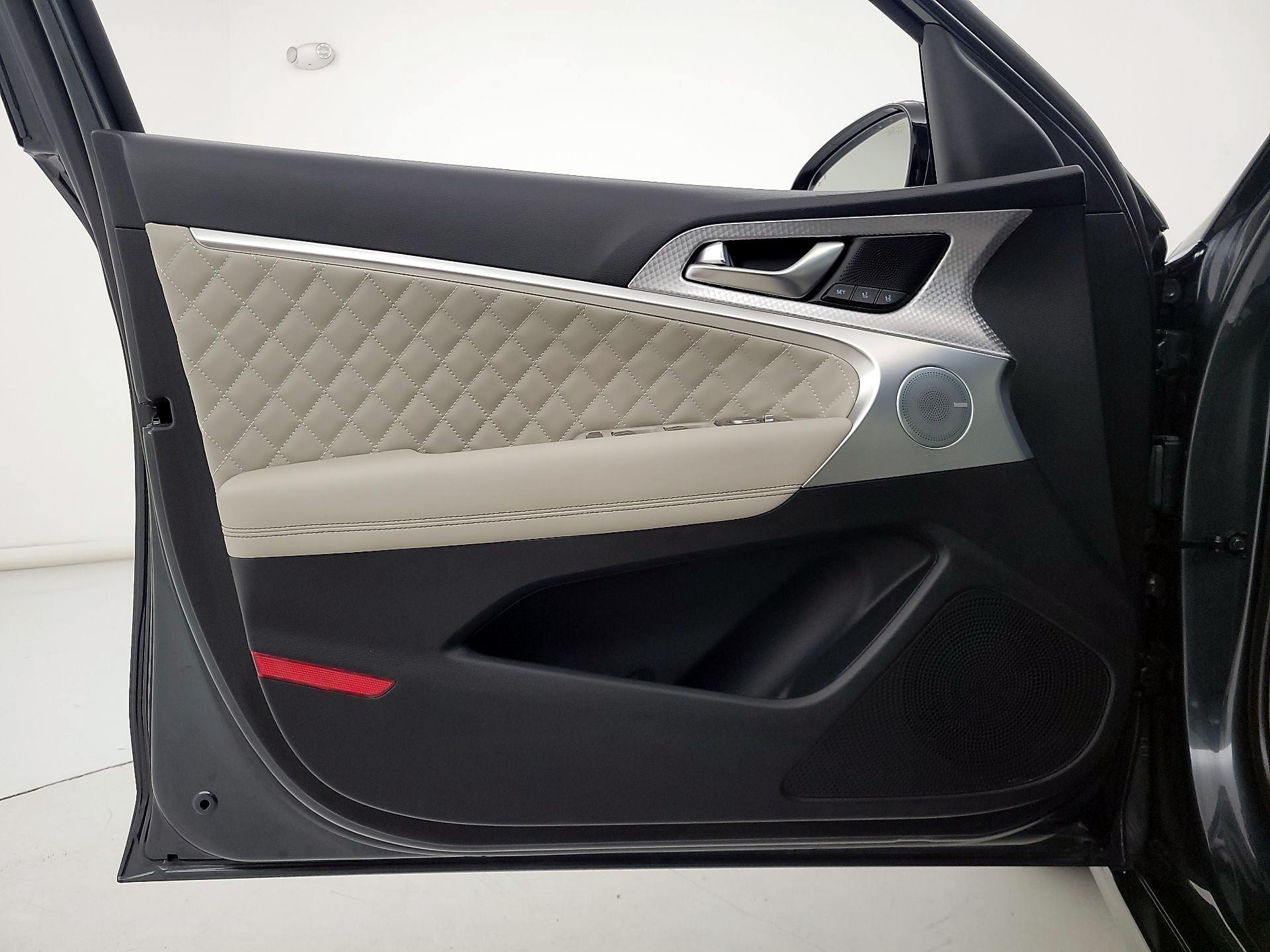 Thumbnail: 2023 Genesis G70 - 12