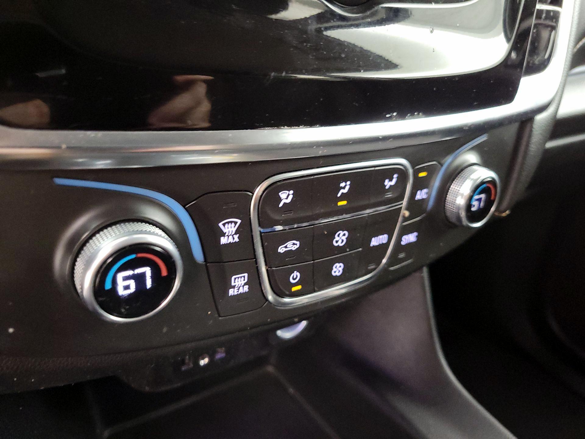 Thumbnail: 2021 Chevrolet Traverse - 16