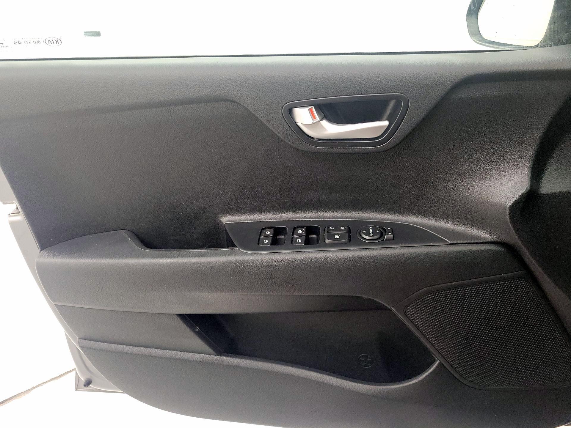 Thumbnail: 2021 Kia Rio - 12