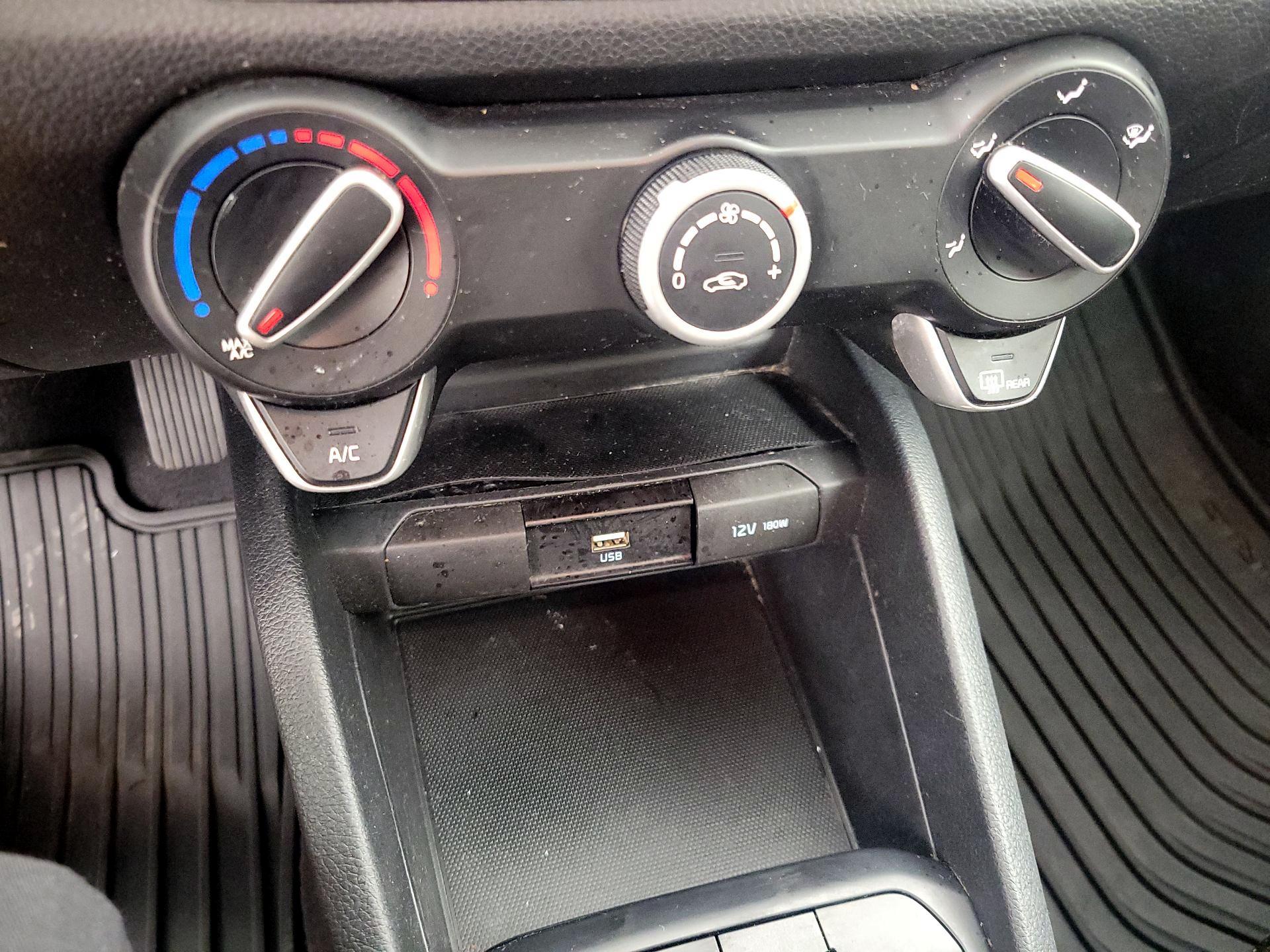 Thumbnail: 2021 Kia Rio - 18