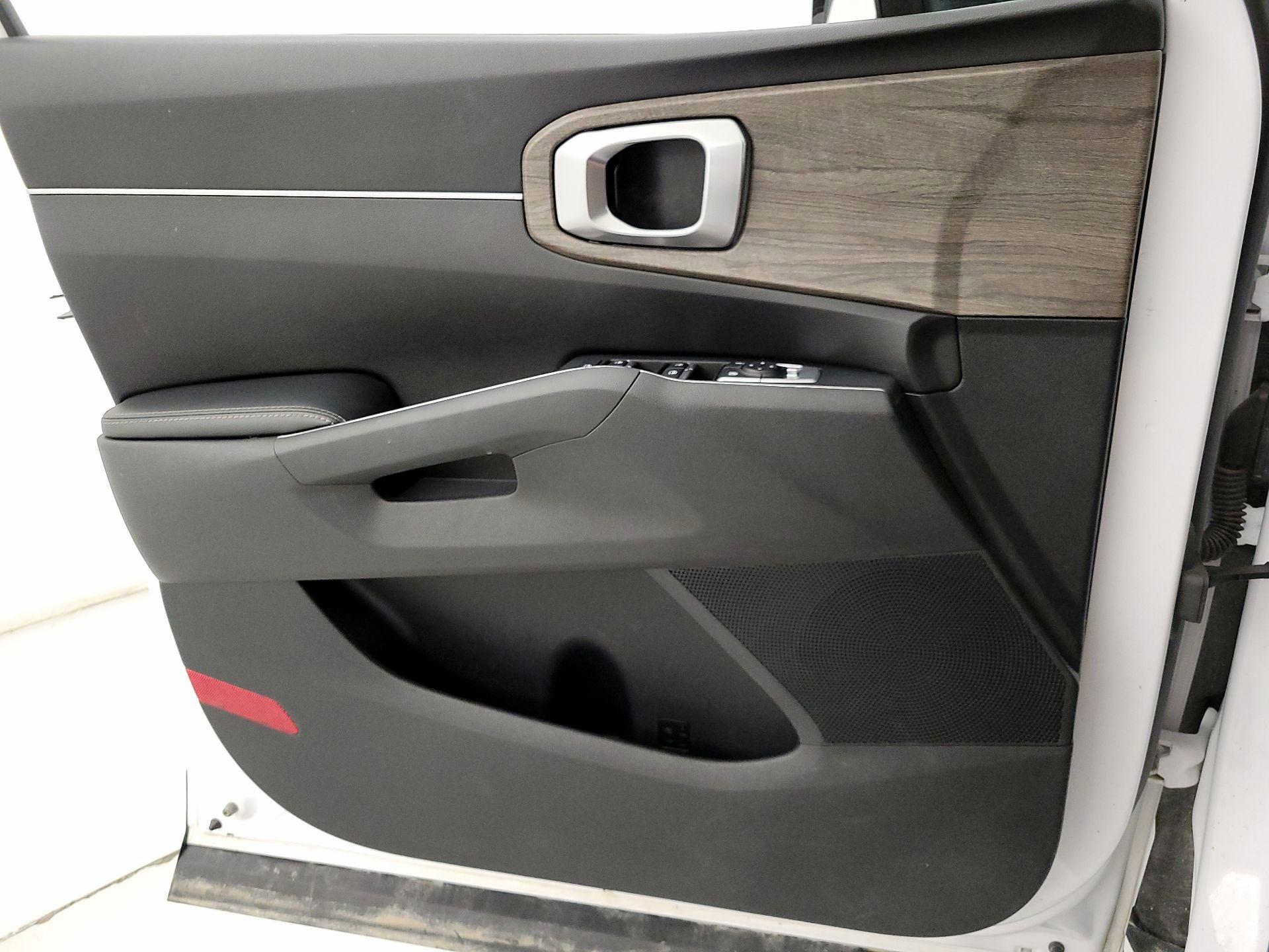 Thumbnail: 2021 Kia Sorento - 12