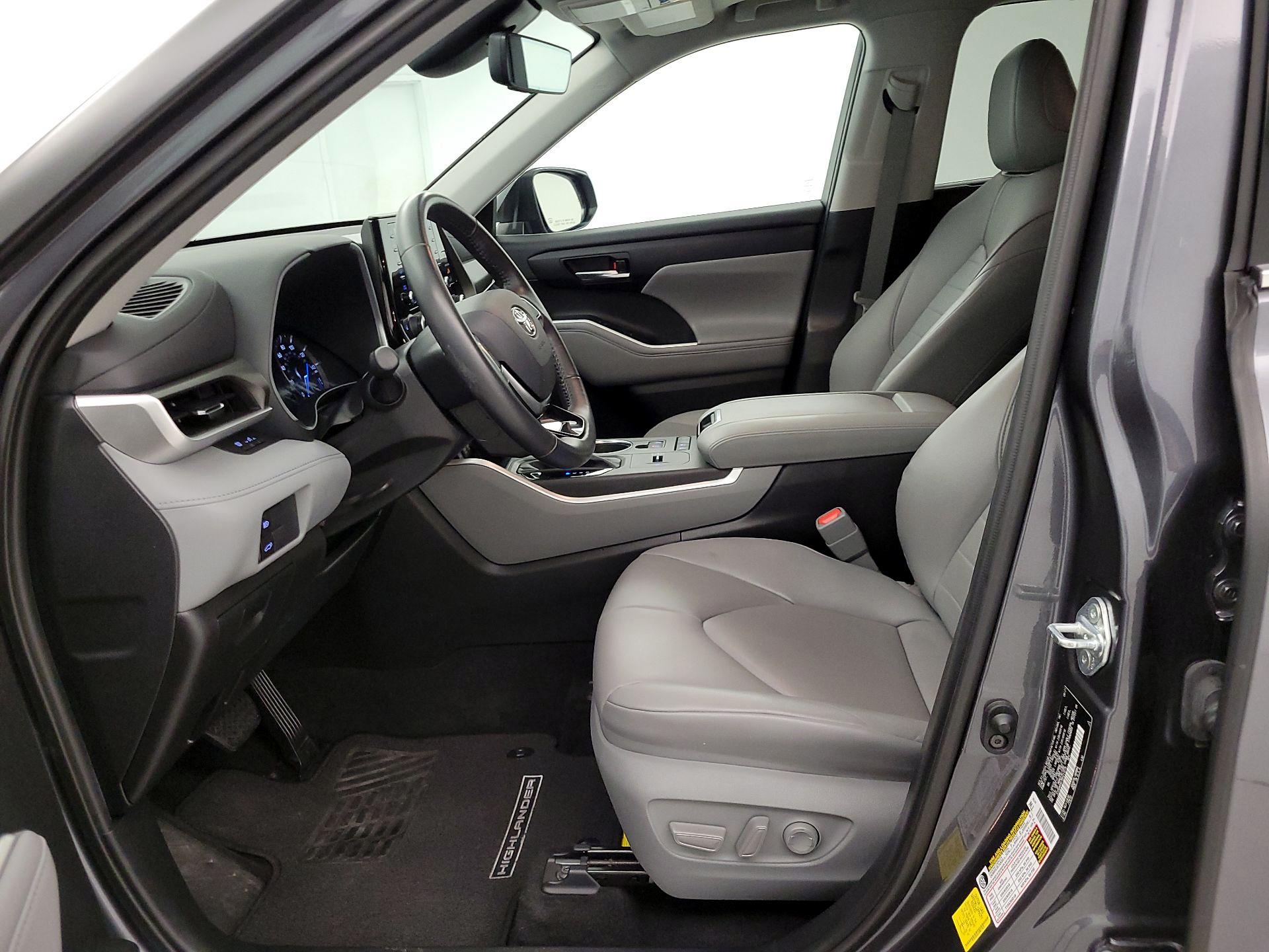 Thumbnail: 2021 Toyota Highlander - 11