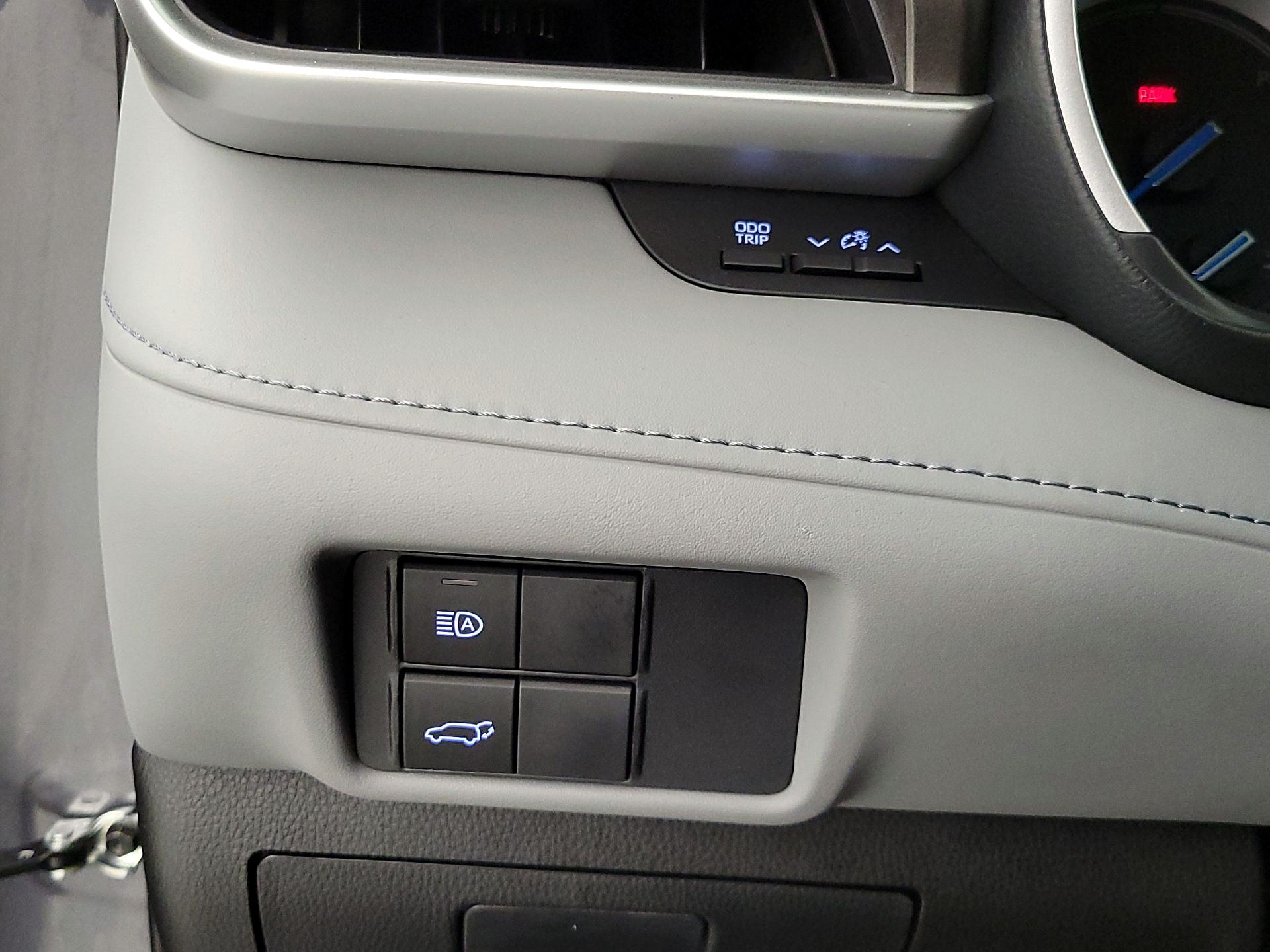 Thumbnail: 2021 Toyota Highlander - 13