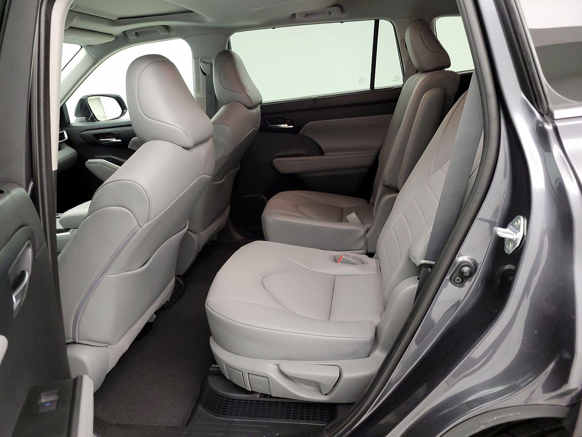 Thumbnail: 2021 Toyota Highlander - 20