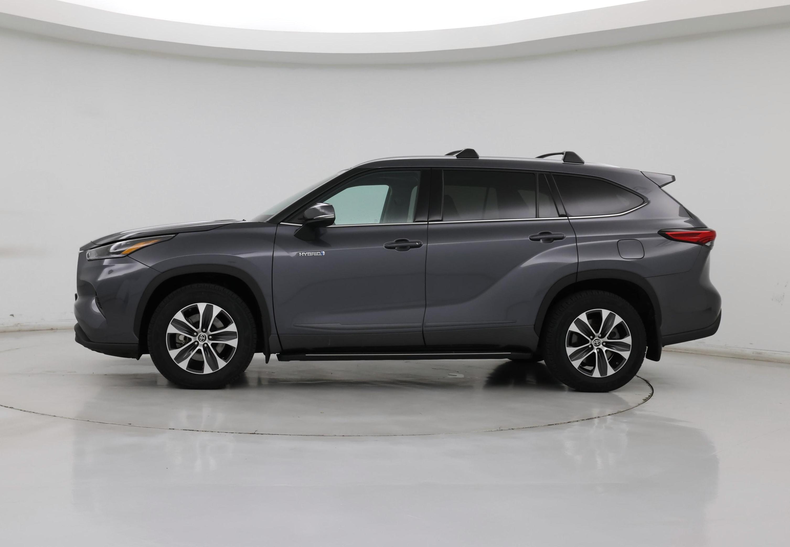 Thumbnail: 2021 Toyota Highlander - 3