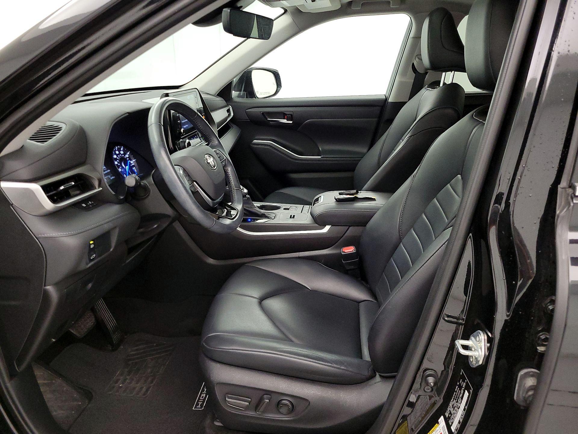 Thumbnail: 2021 Toyota Highlander - 11