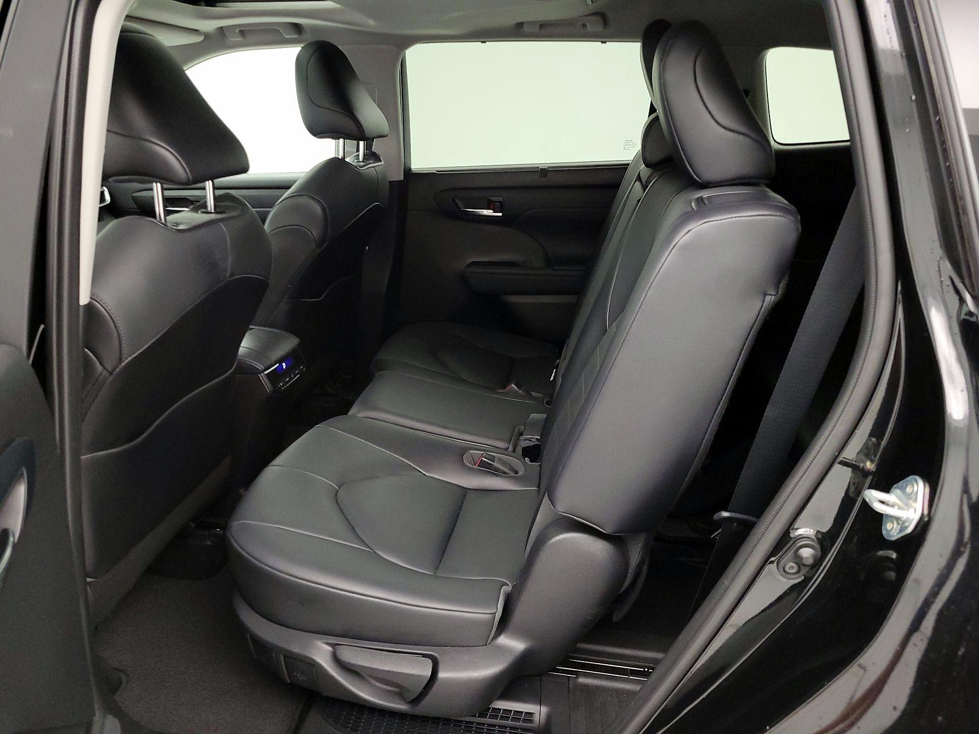 Thumbnail: 2021 Toyota Highlander - 20