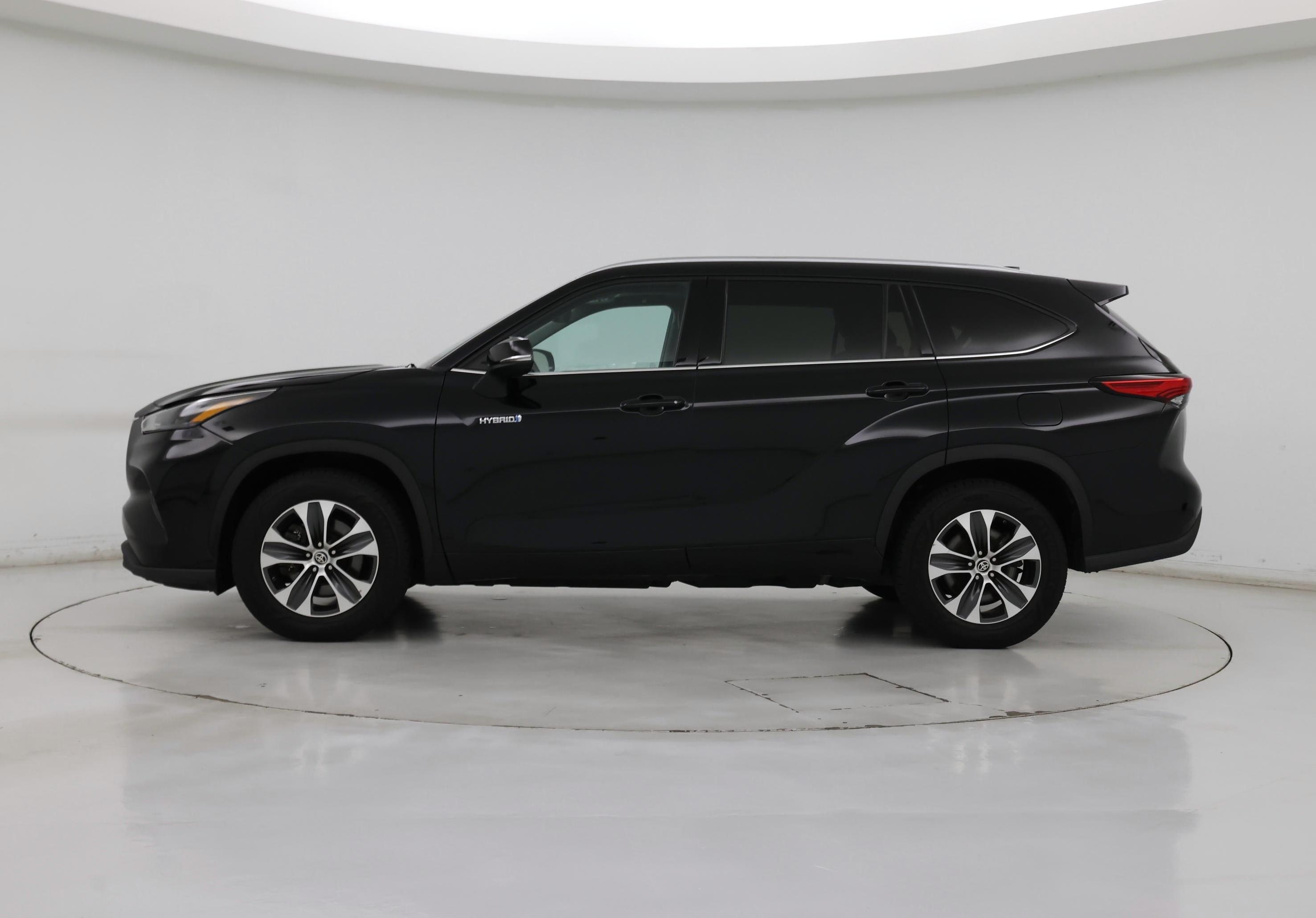 Thumbnail: 2021 Toyota Highlander - 3