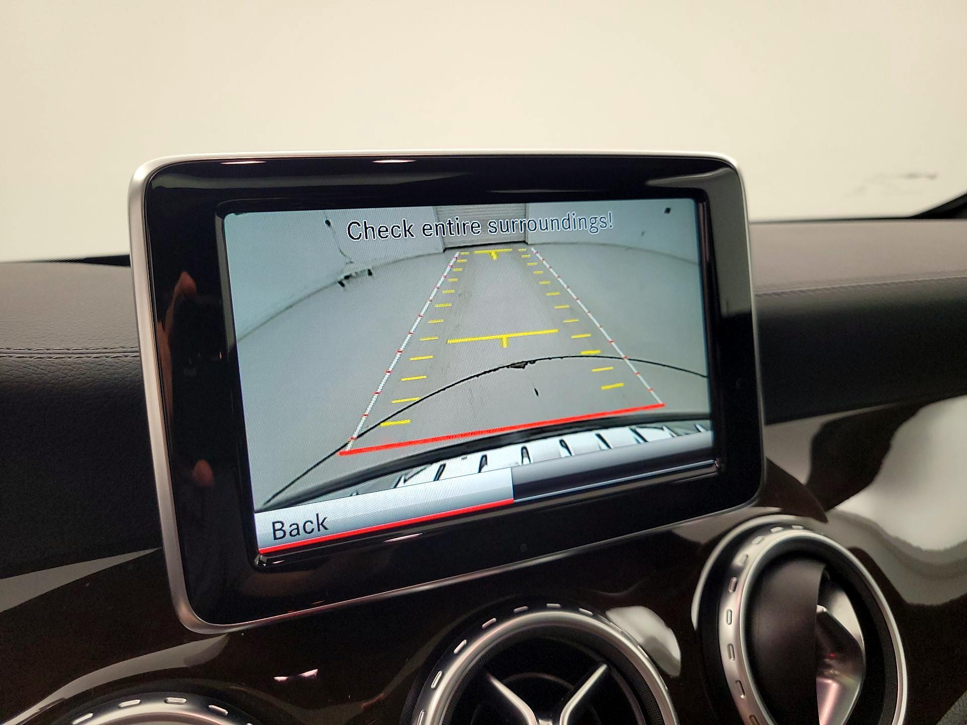Thumbnail: 2015 Mercedes-Benz GLA - 15