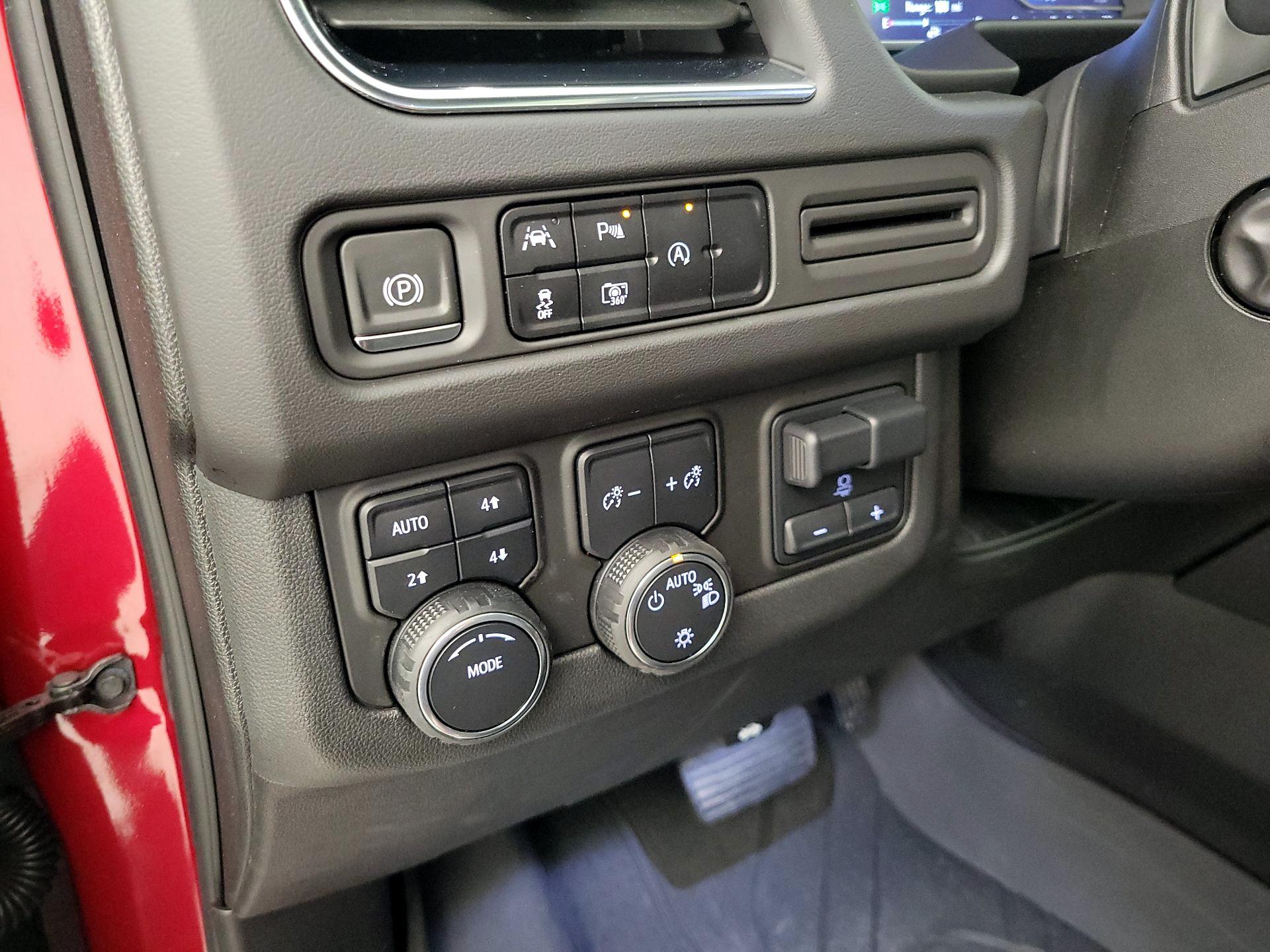 Thumbnail: 2023 Chevrolet Tahoe - 13