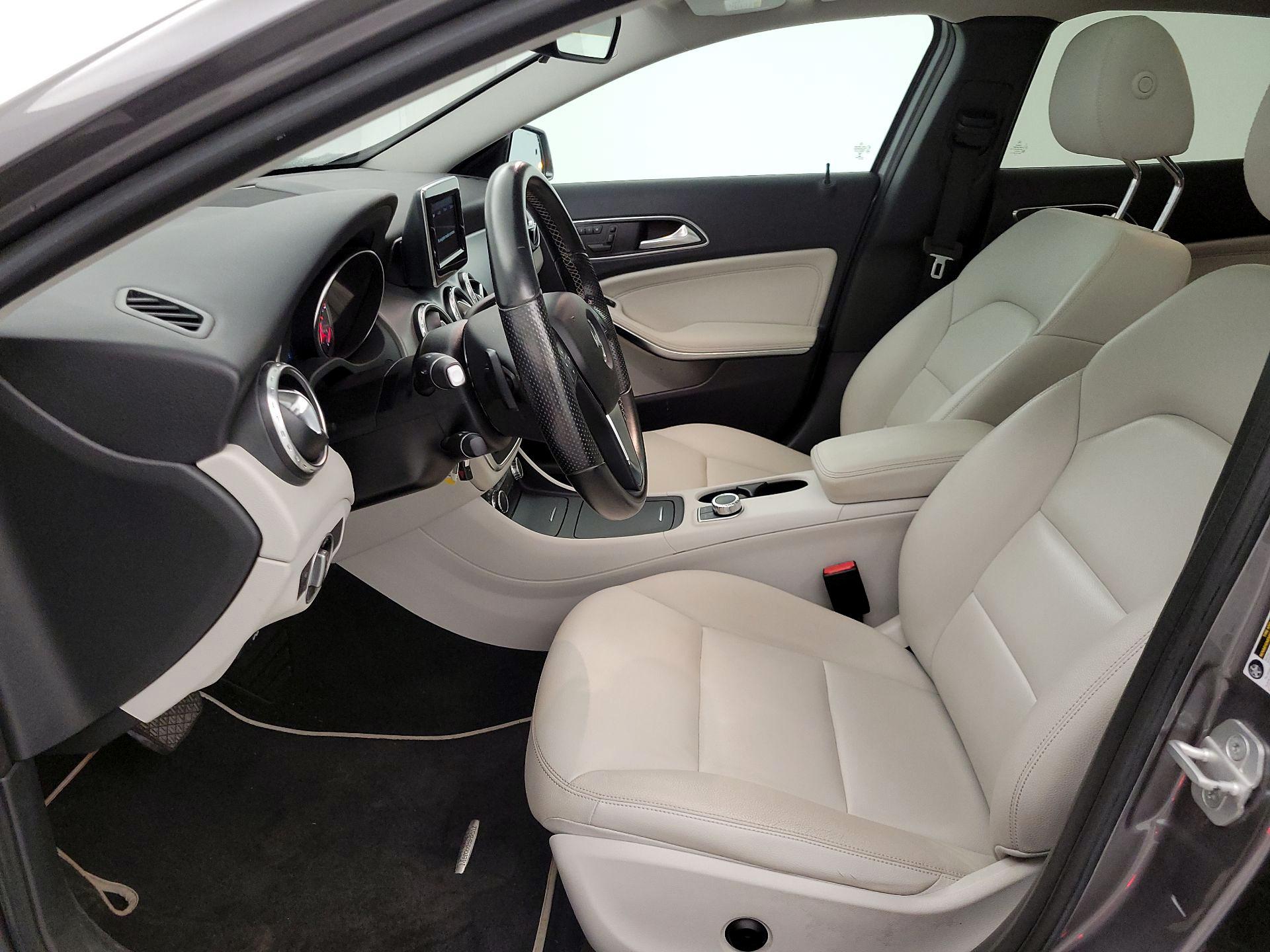 Thumbnail: 2015 Mercedes-Benz GLA - 11