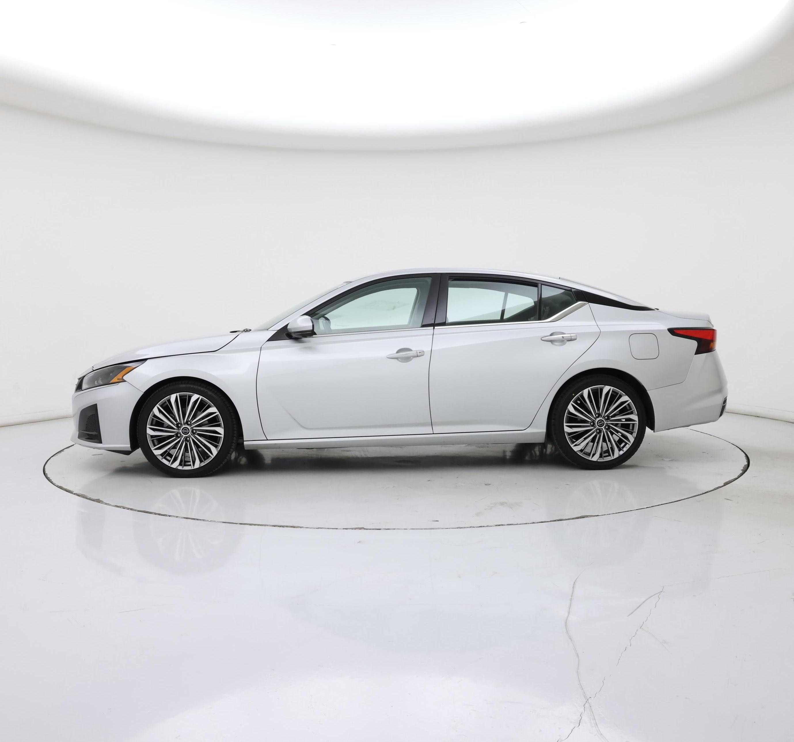 Thumbnail: 2023 Nissan Altima - 3