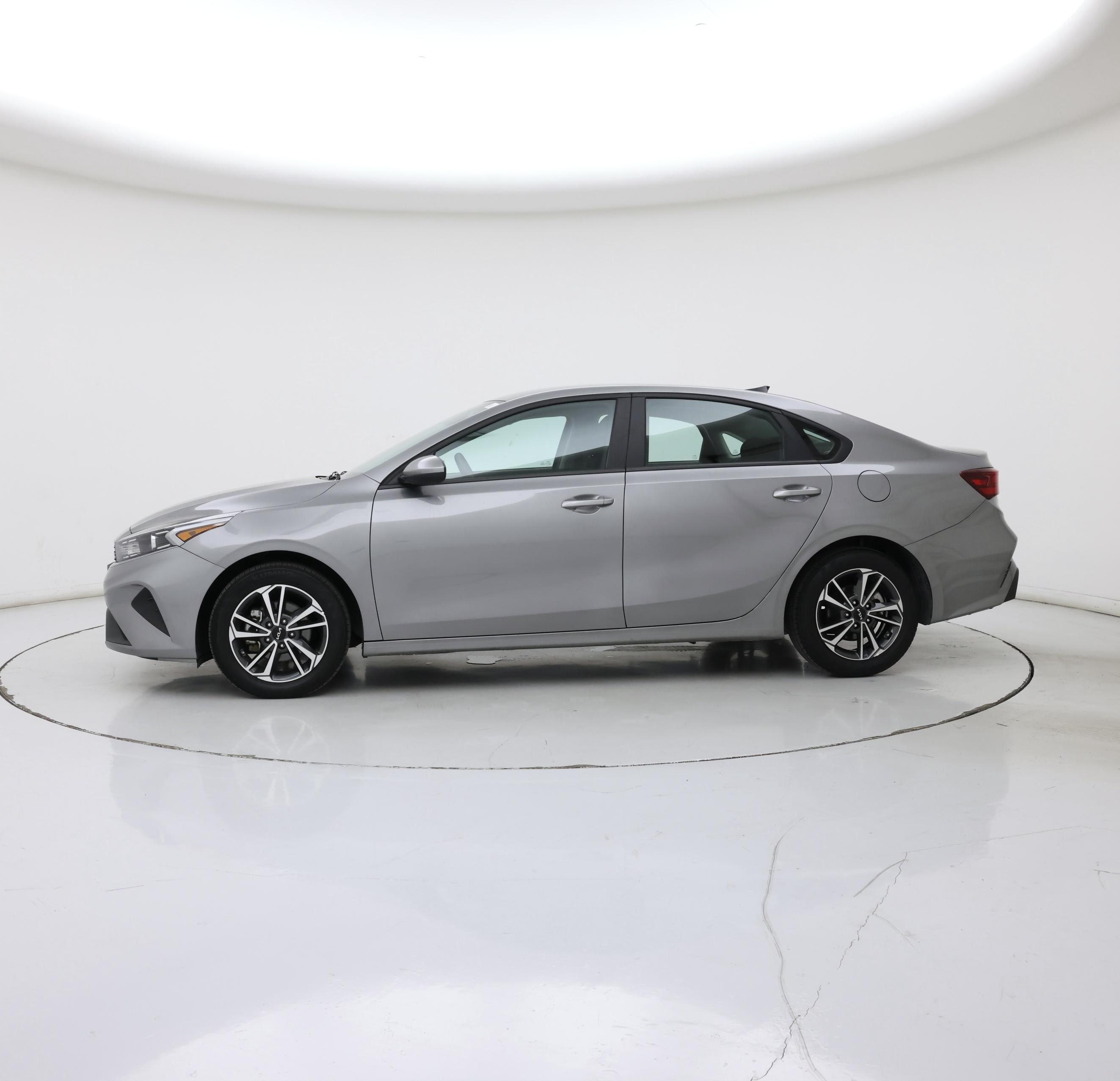 Thumbnail: 2024 Kia Forte - 3