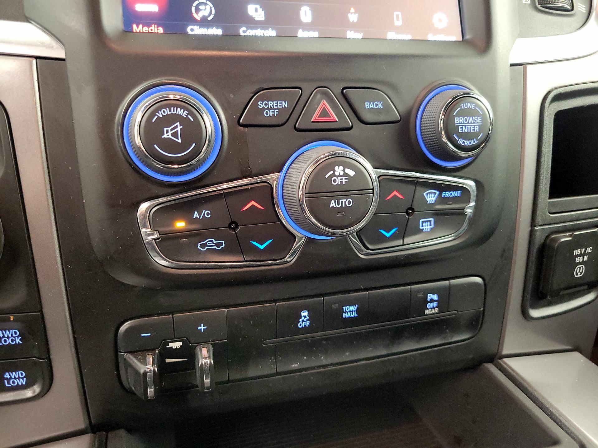 Thumbnail: 2023 RAM 1500 Classic - 17