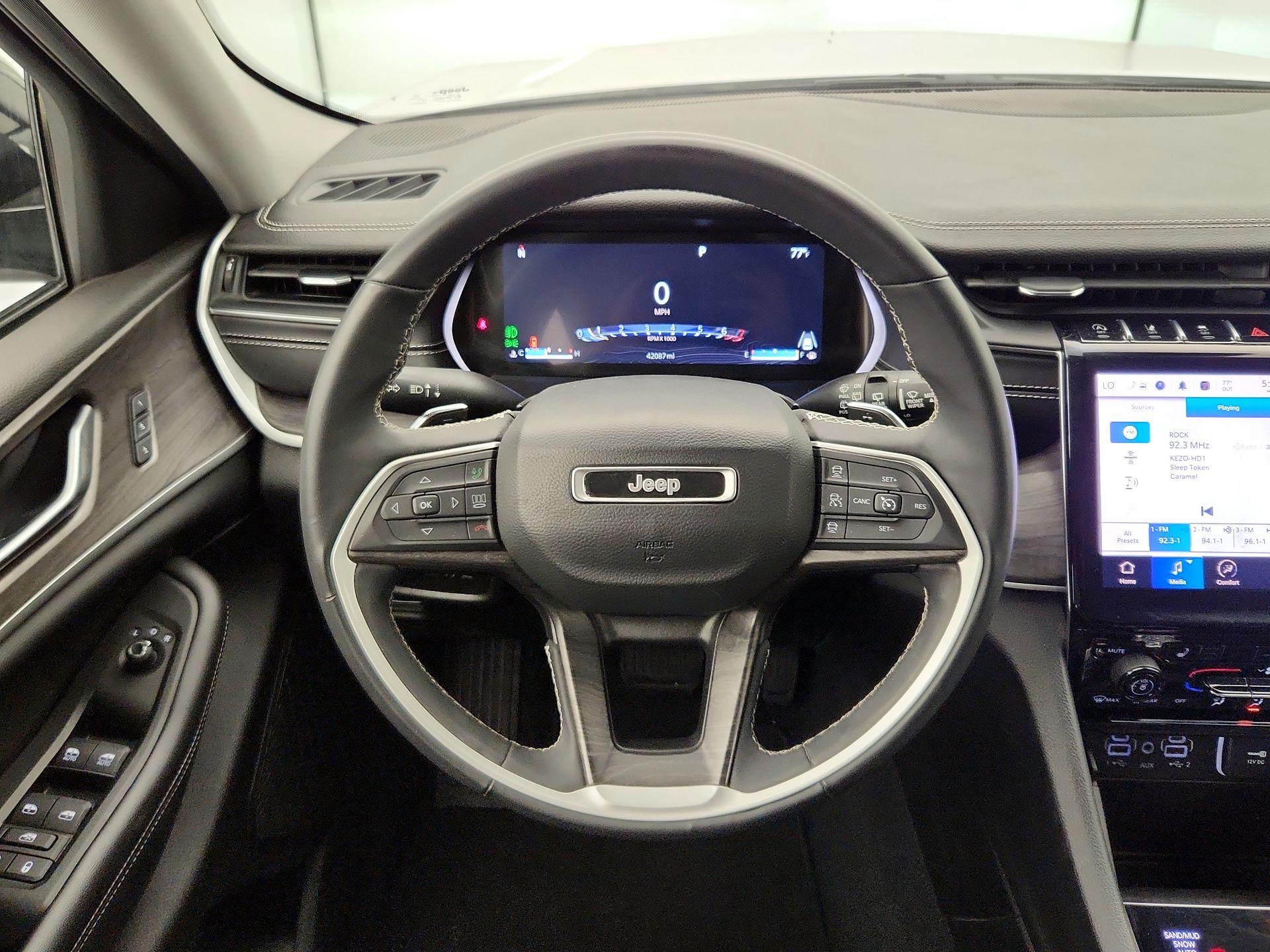 Thumbnail: 2023 Jeep Grand Cherokee - 10