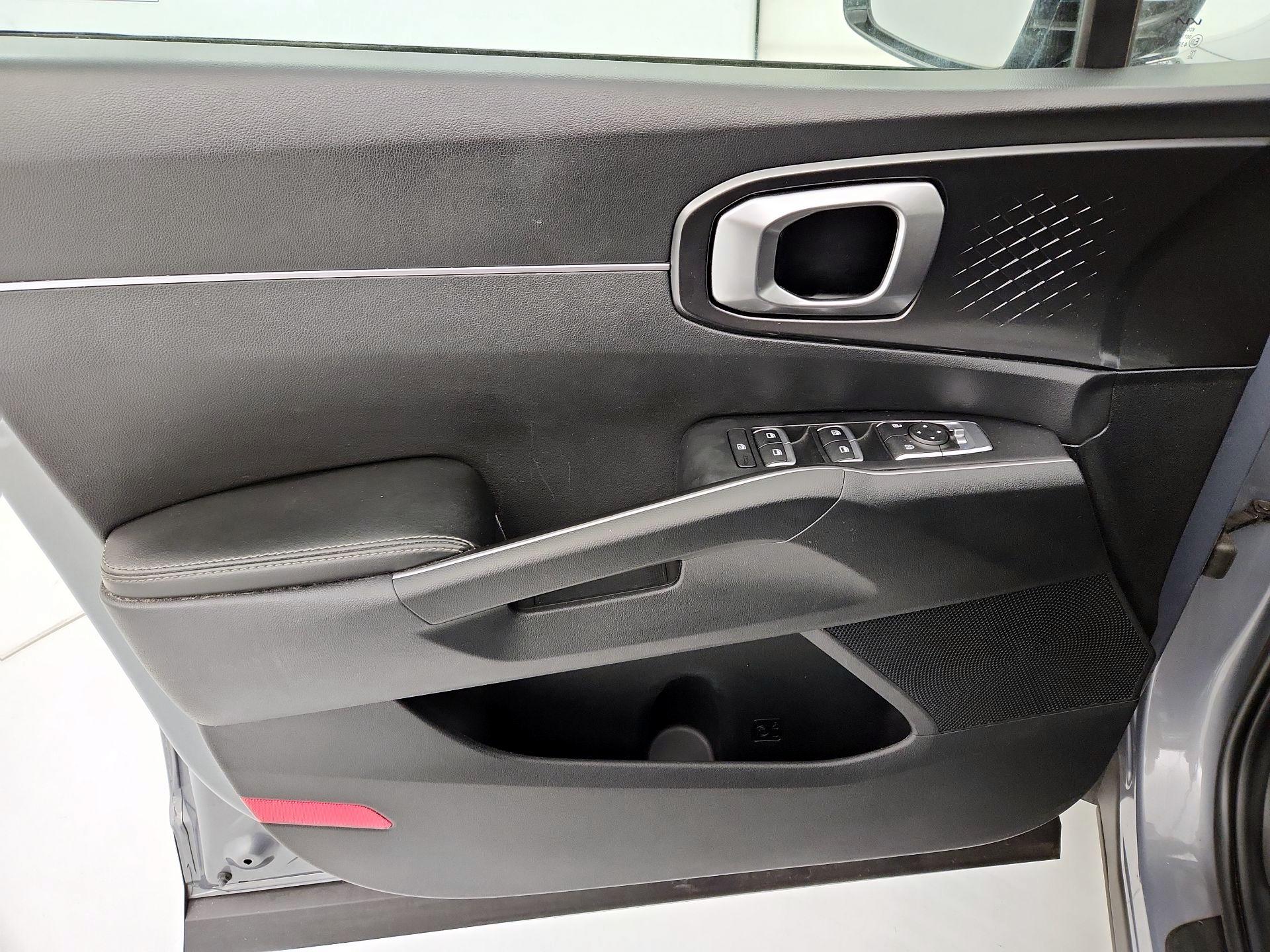 Thumbnail: 2022 Kia Sorento - 12