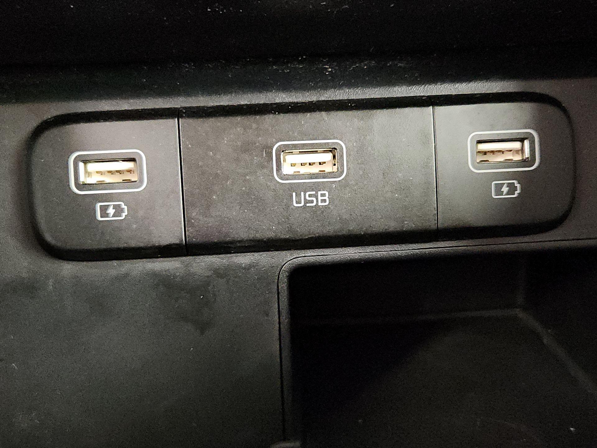 Thumbnail: 2022 Kia Sorento - 18