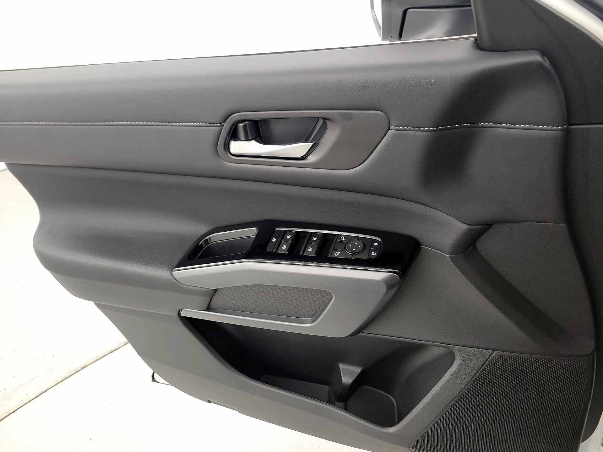 Thumbnail: 2024 Nissan Pathfinder - 12