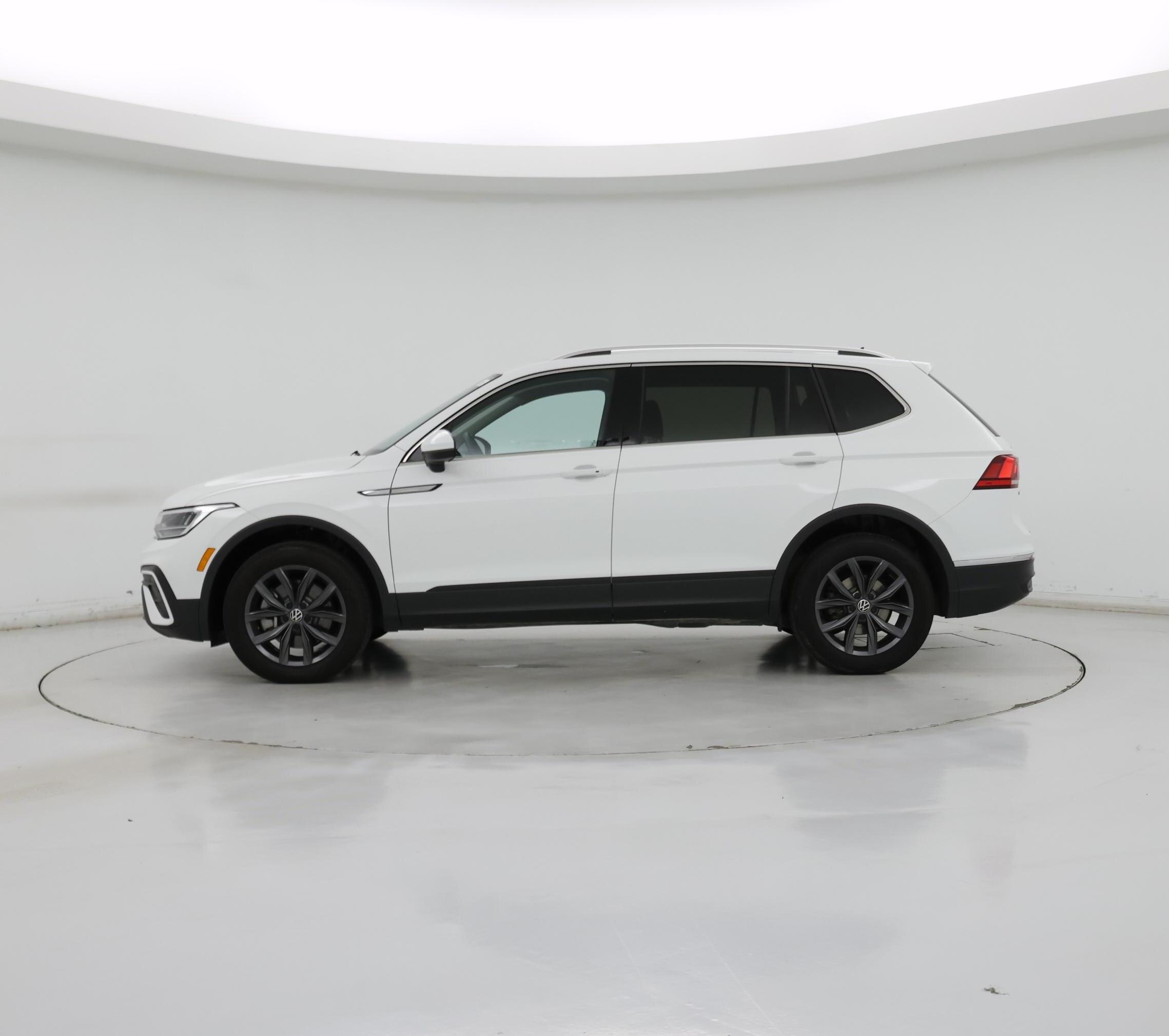 Thumbnail: 2024 Volkswagen Tiguan - 3