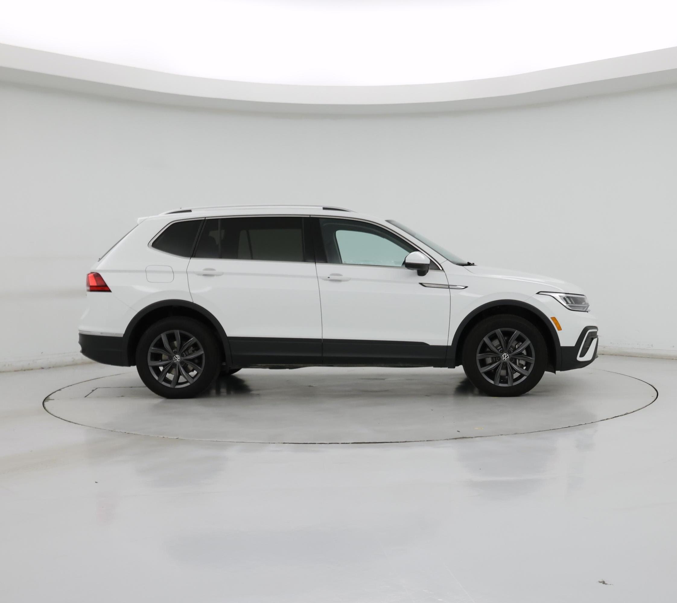 Thumbnail: 2024 Volkswagen Tiguan - 7